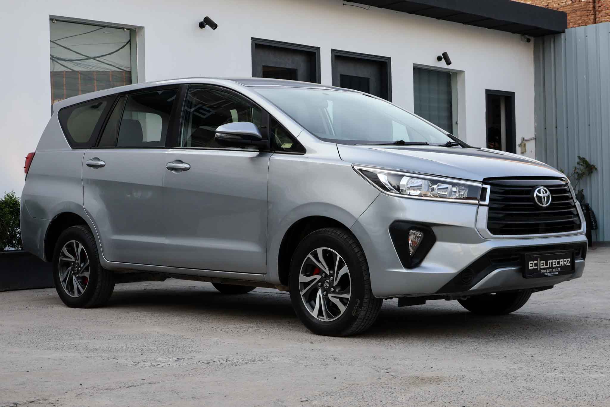 2022 Toyota Innova Crysta 2.4 G  MT