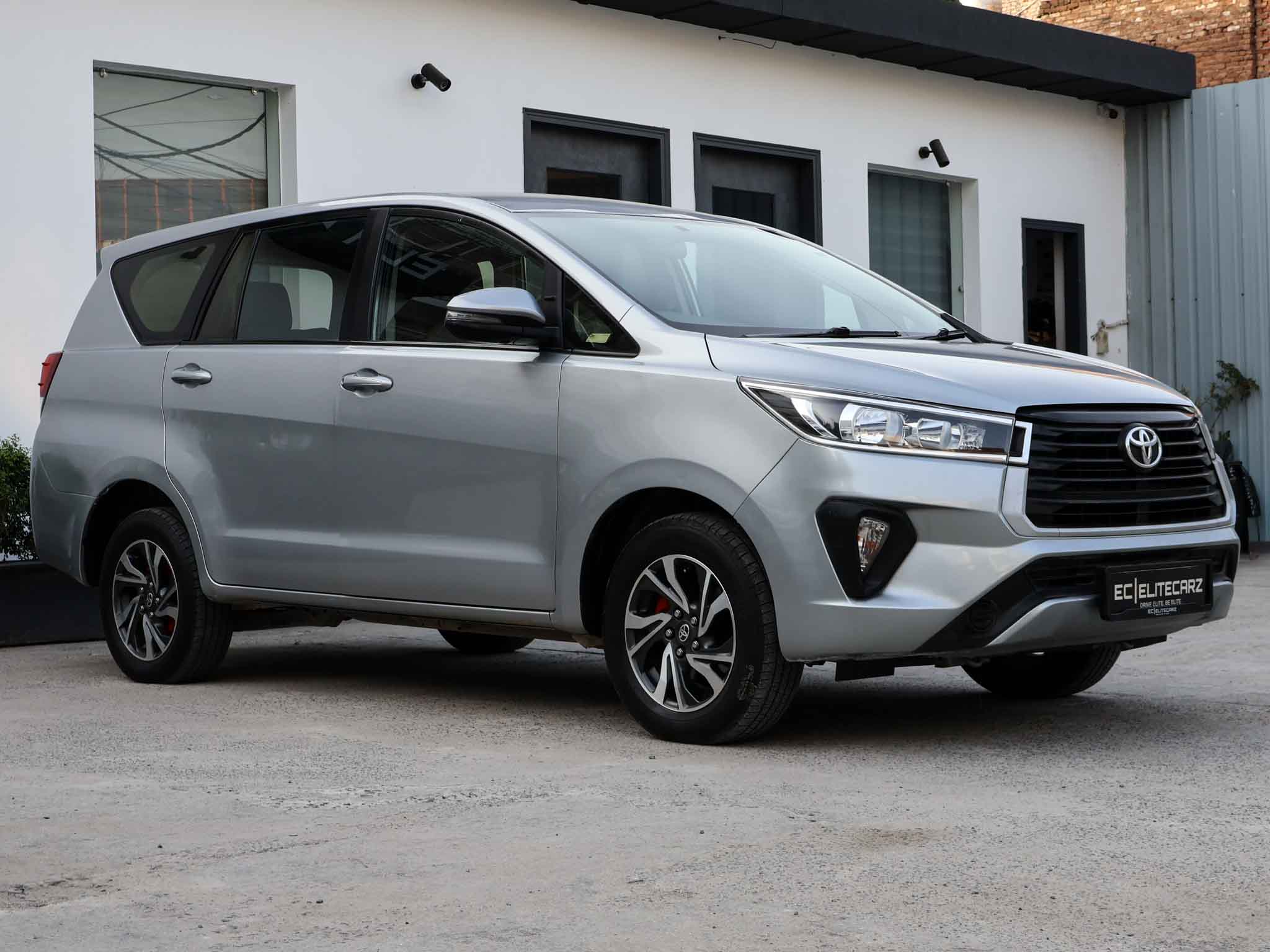 2022 Toyota Innova Crysta 2.4 G  MT