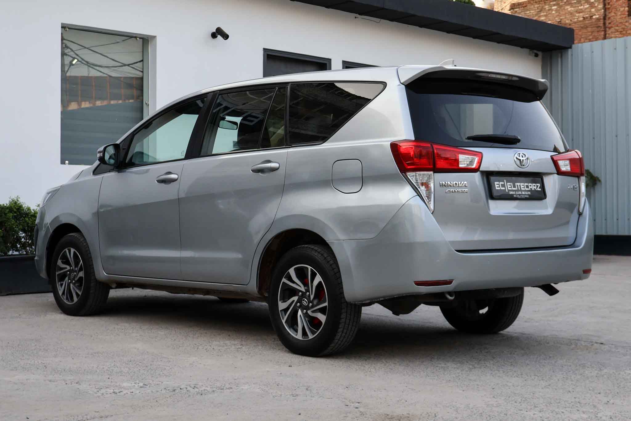 2022 Toyota Innova Crysta 2.4 G  MT