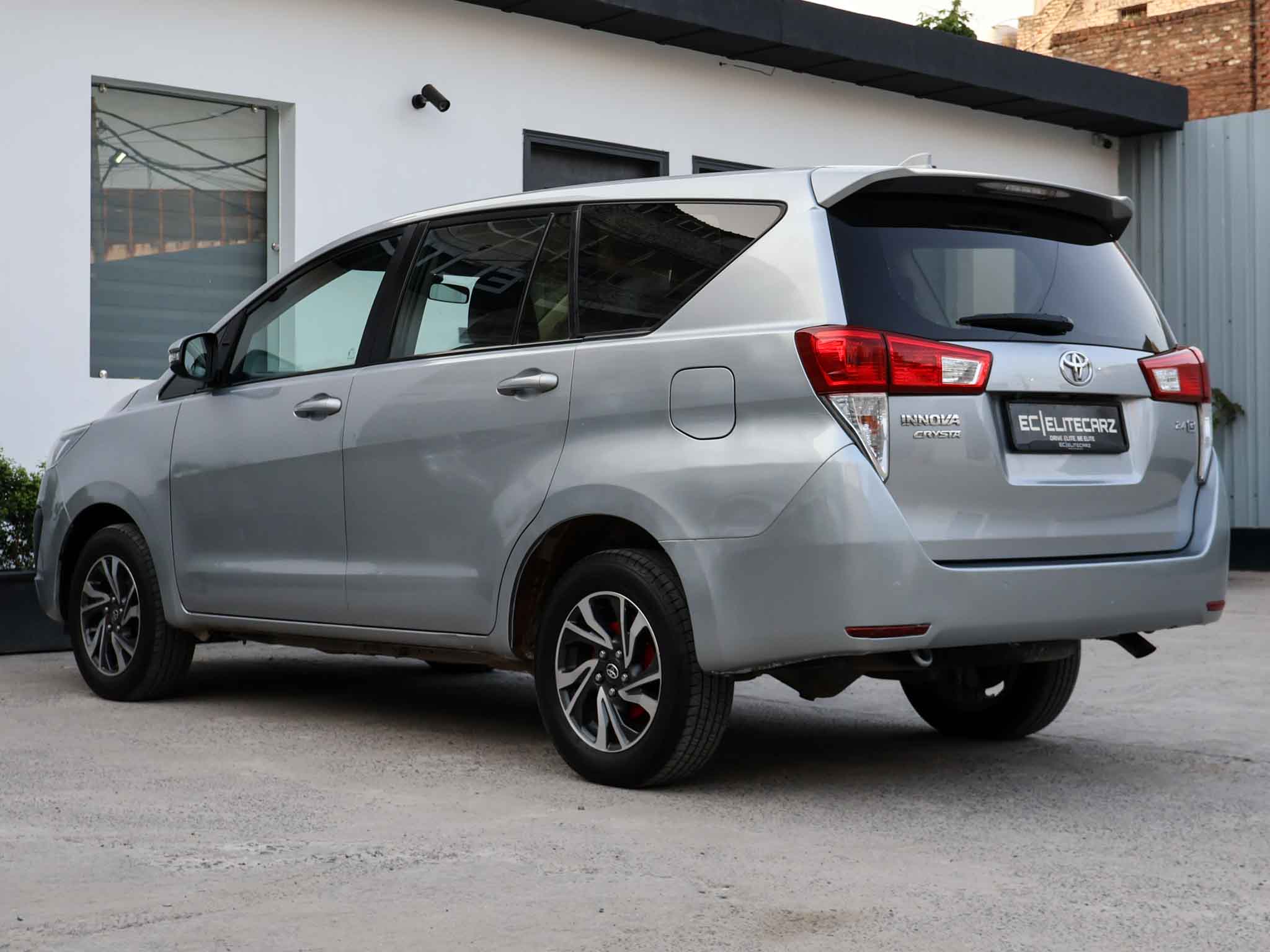 2022 Toyota Innova Crysta 2.4 G  MT