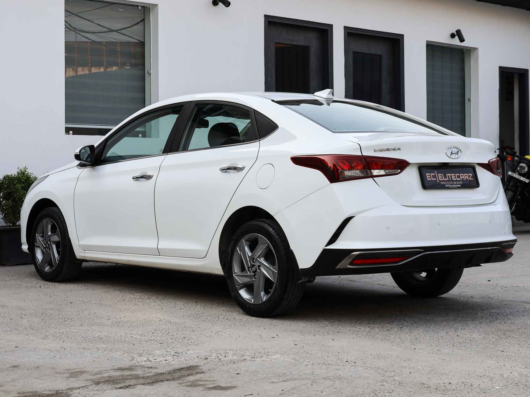 Hyundai Verna SX 1.5 MPI MT
