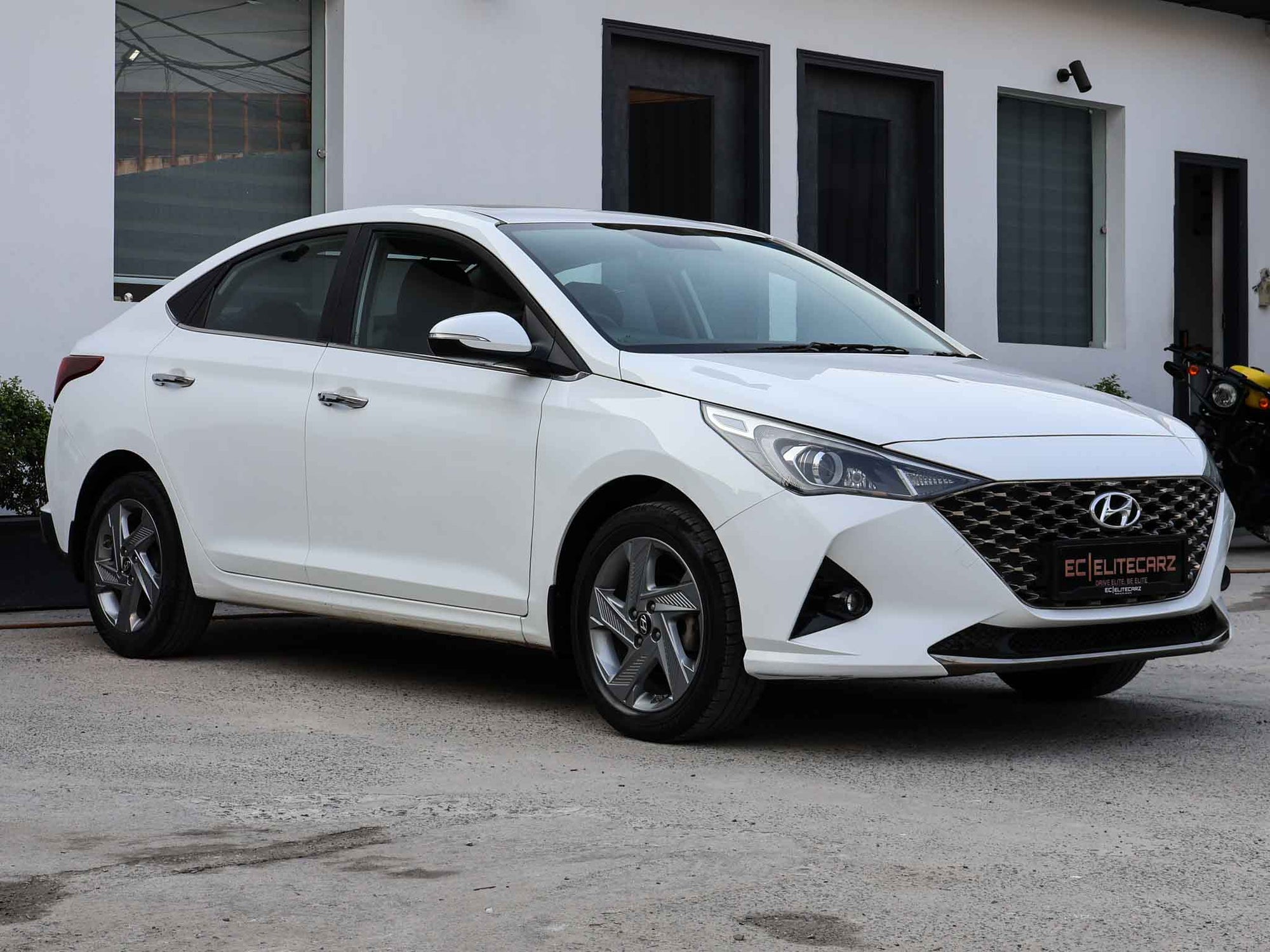 Hyundai Verna SX 1.5 MPI MT