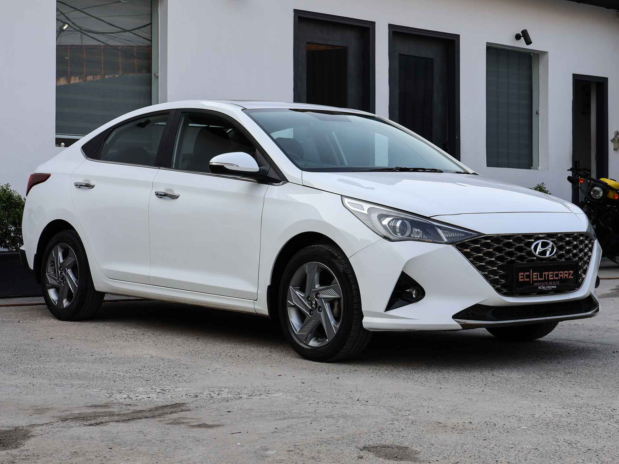 Hyundai Verna SX 1.5 MPI MT