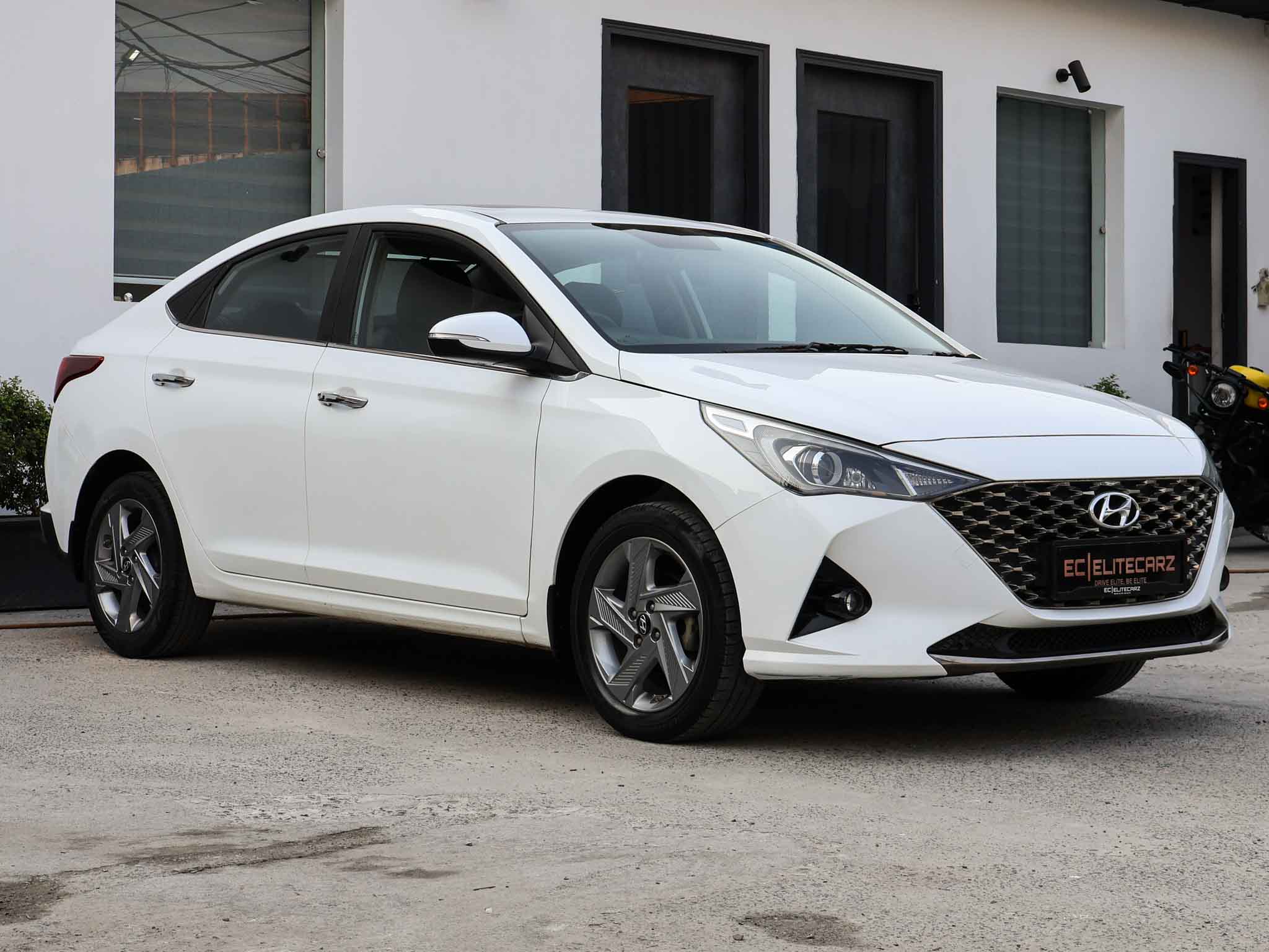 Hyundai Verna SX 1.5 MPI MT
