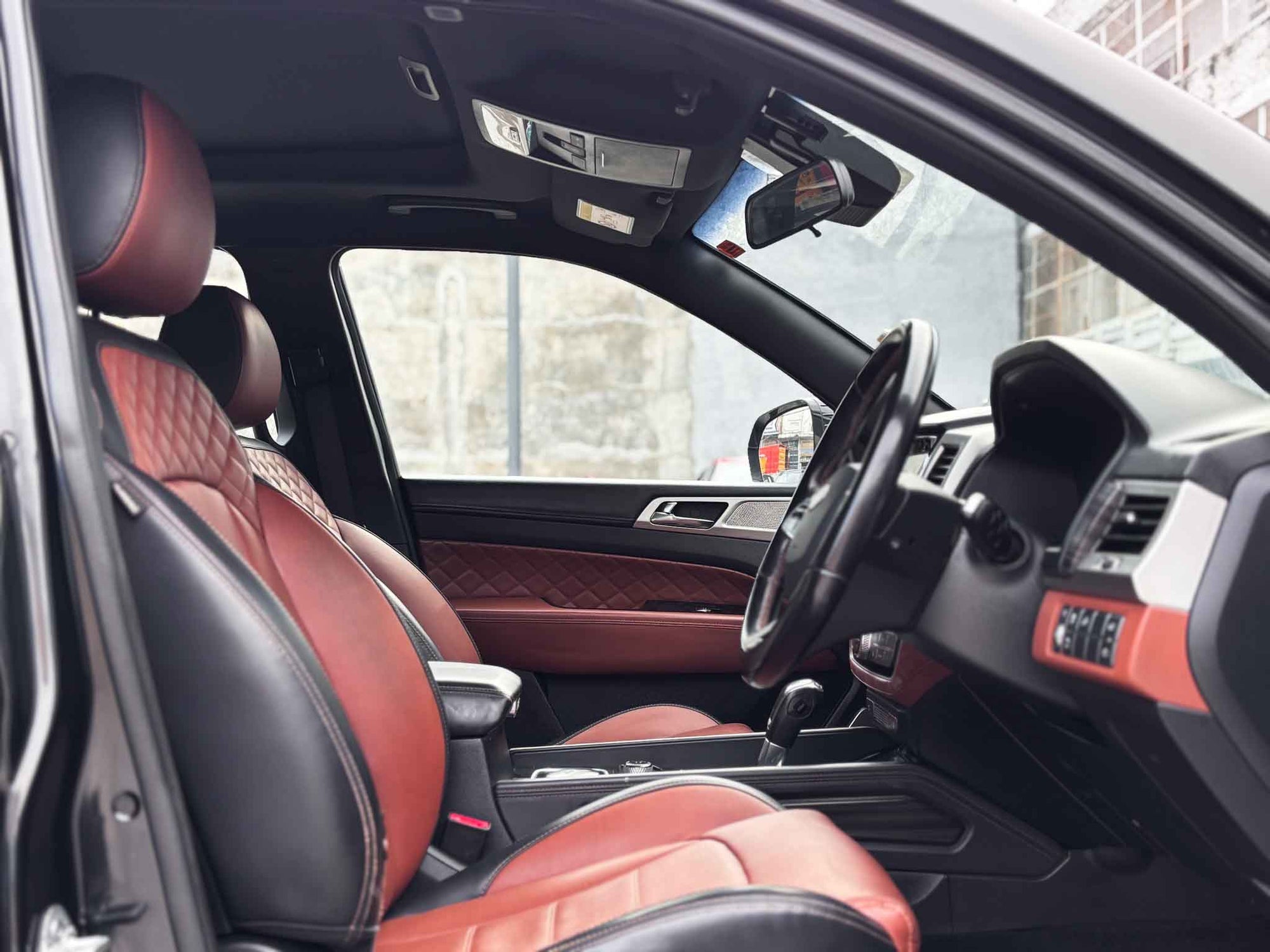 2019 Mahindra Alturas G4 4WD