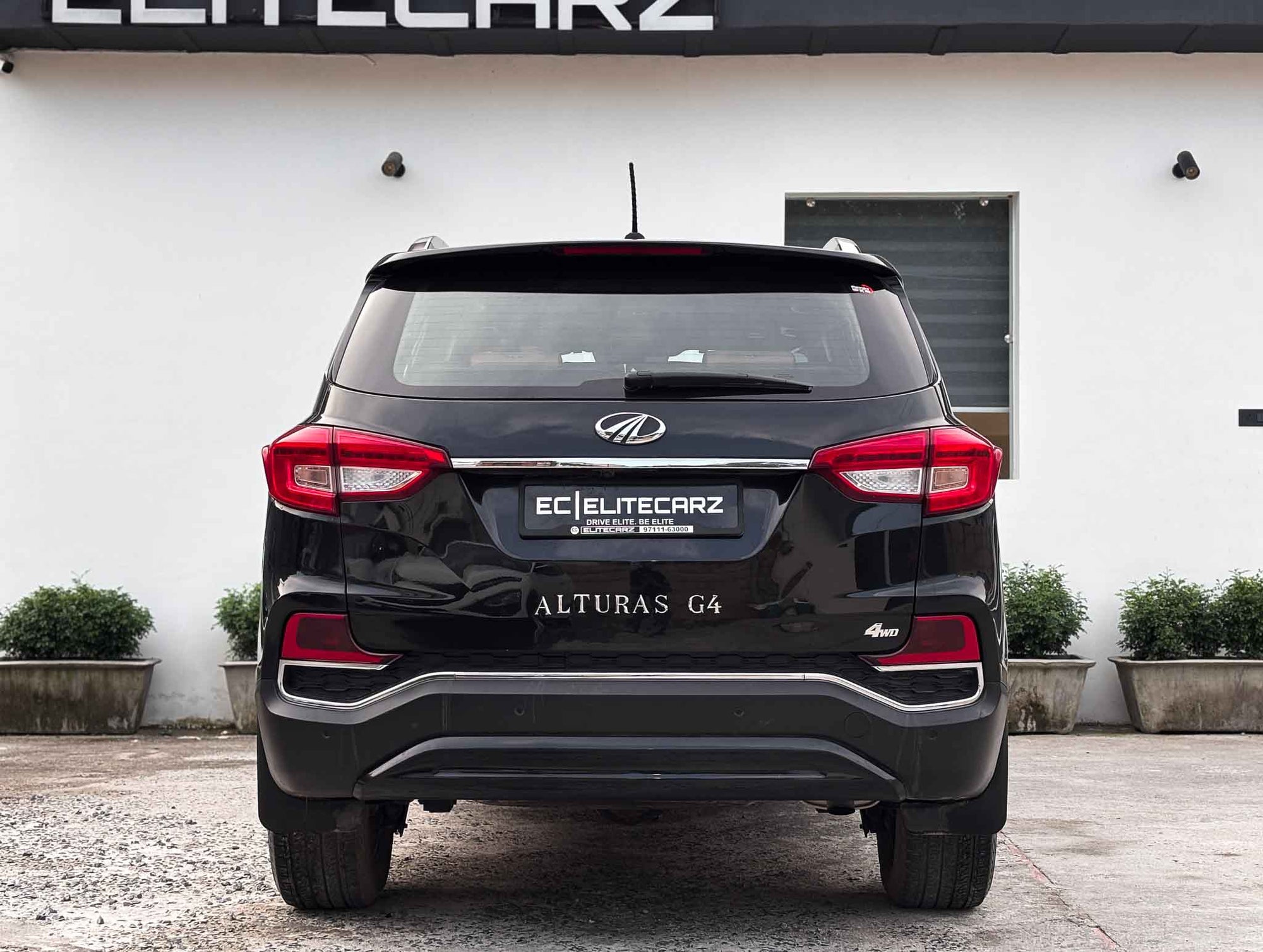 2019 Mahindra Alturas G4 4WD