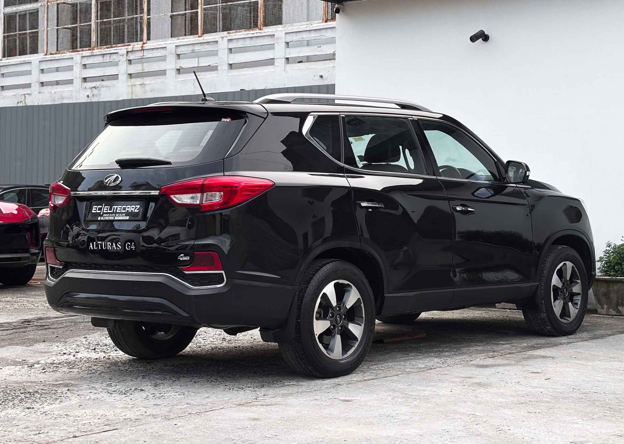 2019 Mahindra Alturas G4 4WD