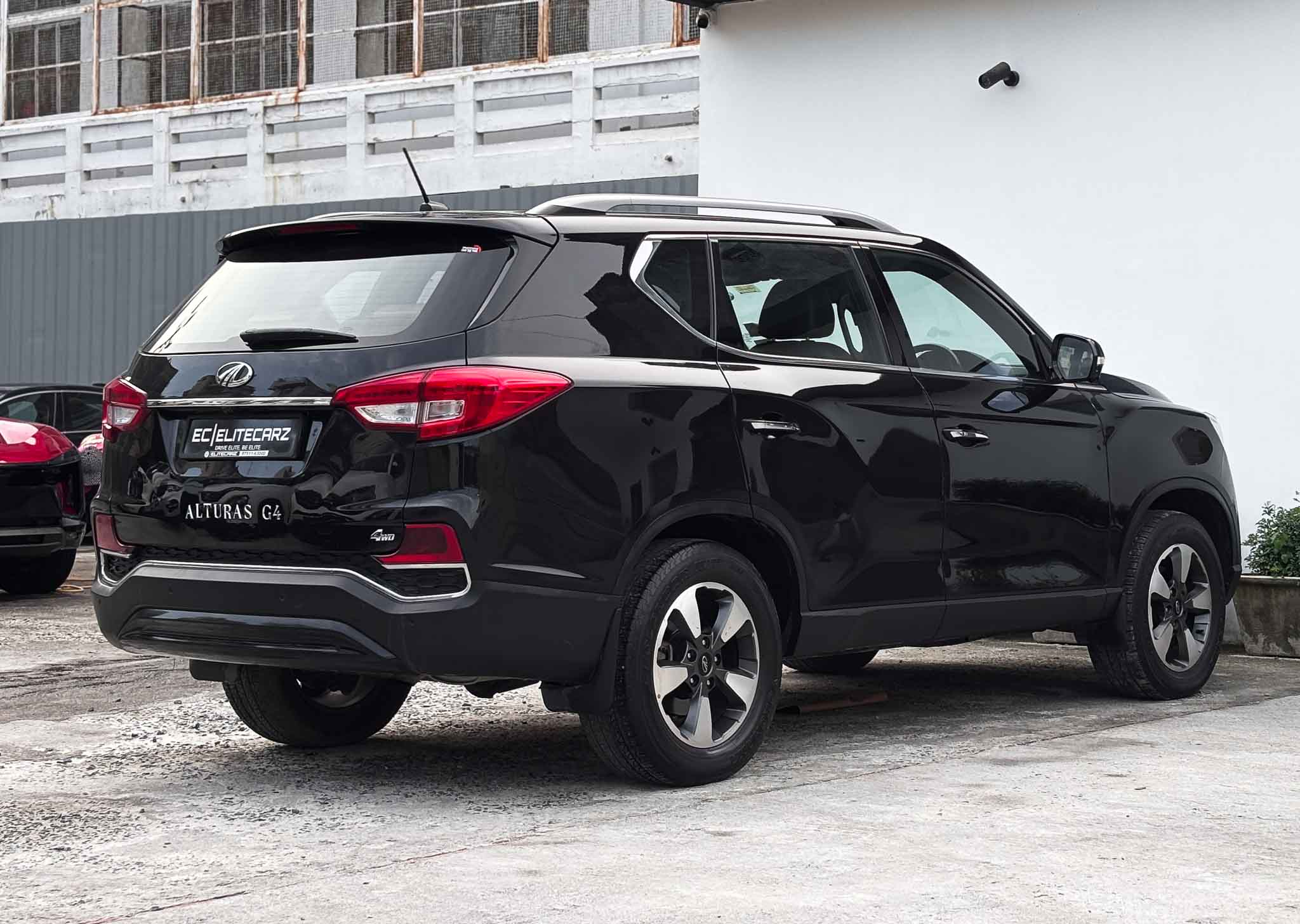 2019 Mahindra Alturas G4 4WD