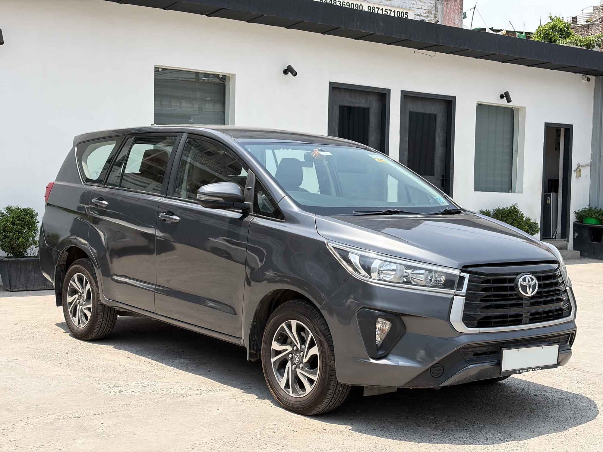 Toyota Innova Crysta 2.7 G AT