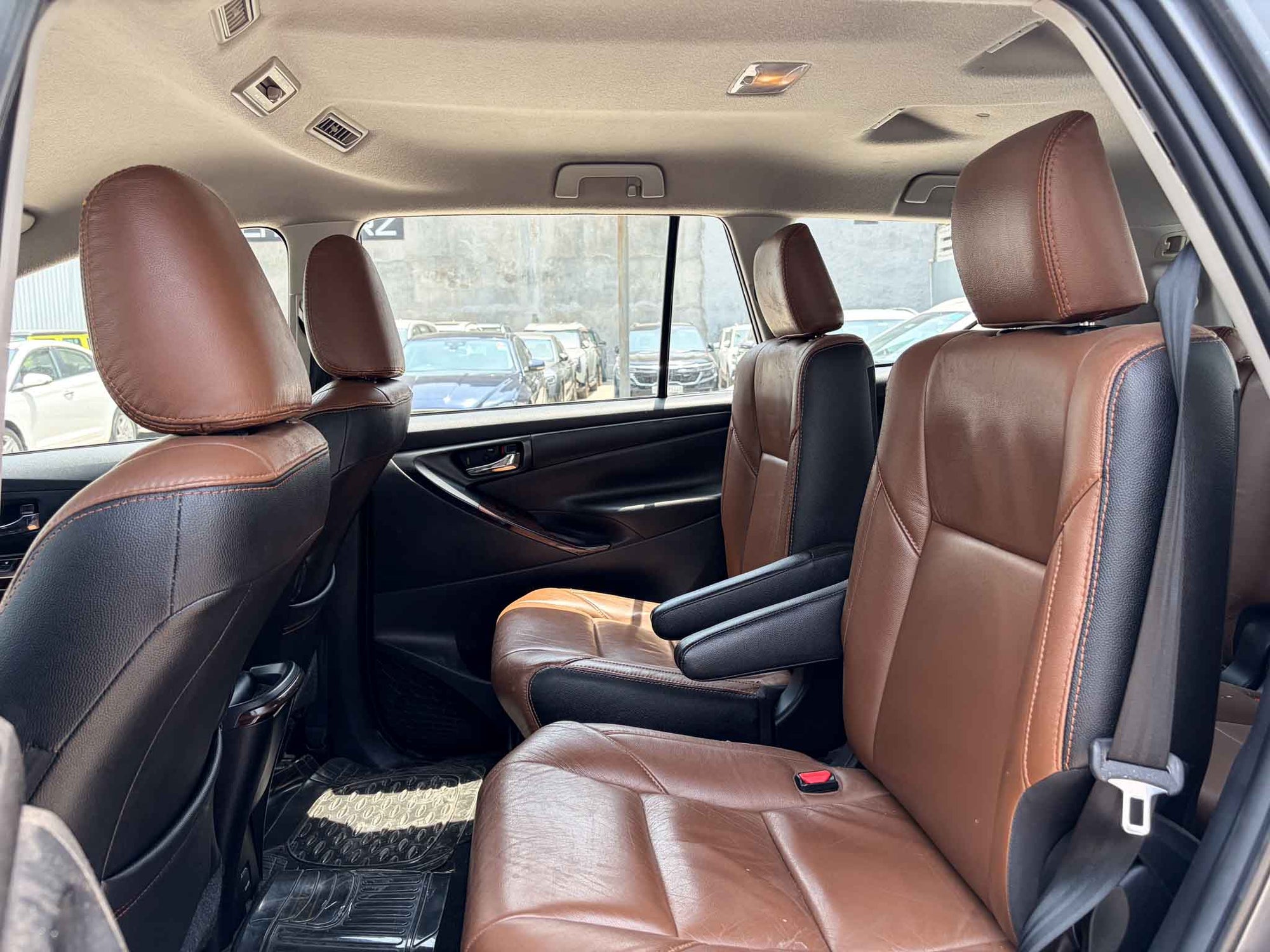 Toyota Innova Crysta 2.7 G AT