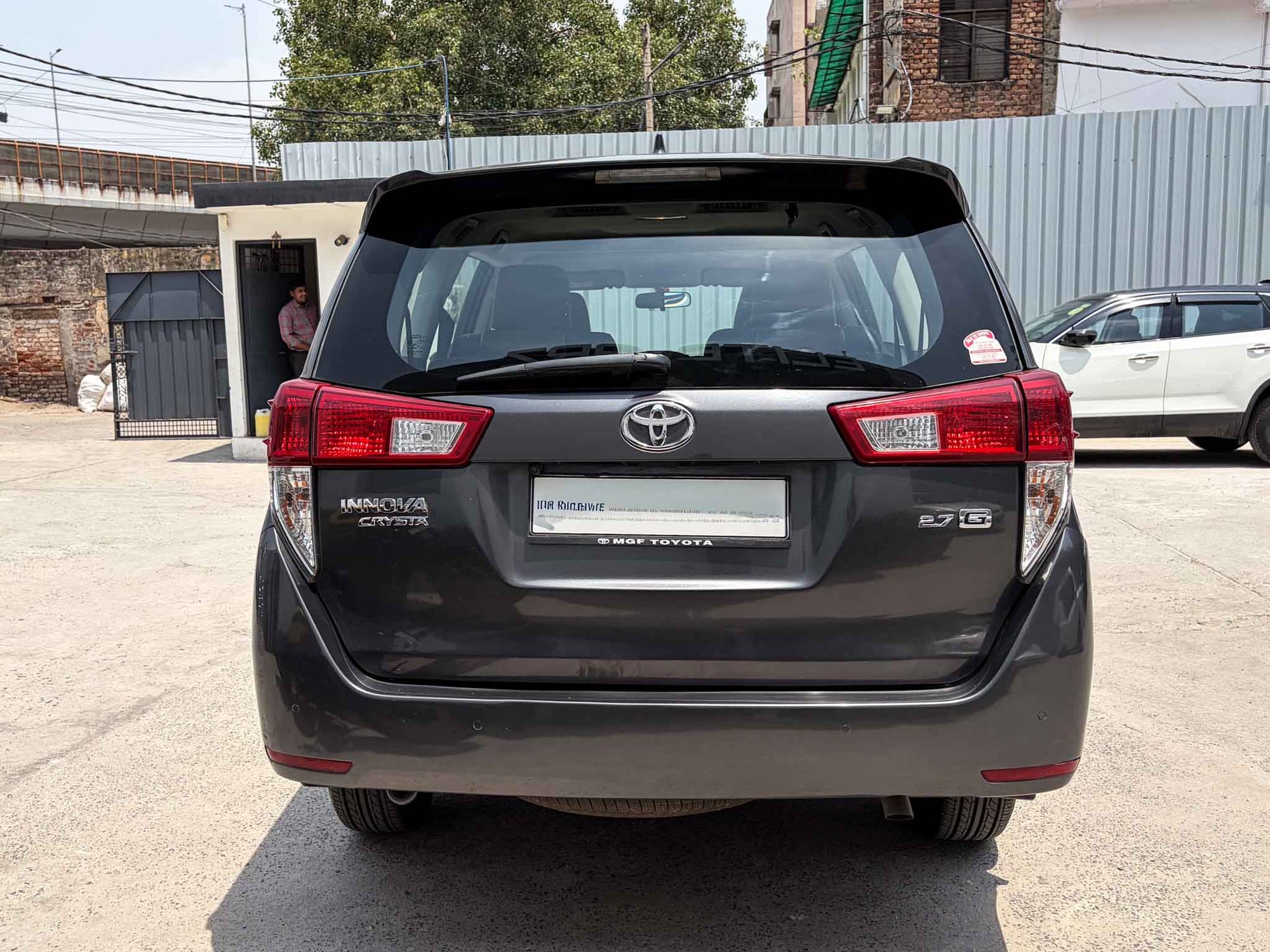 Toyota Innova Crysta 2.7 G AT