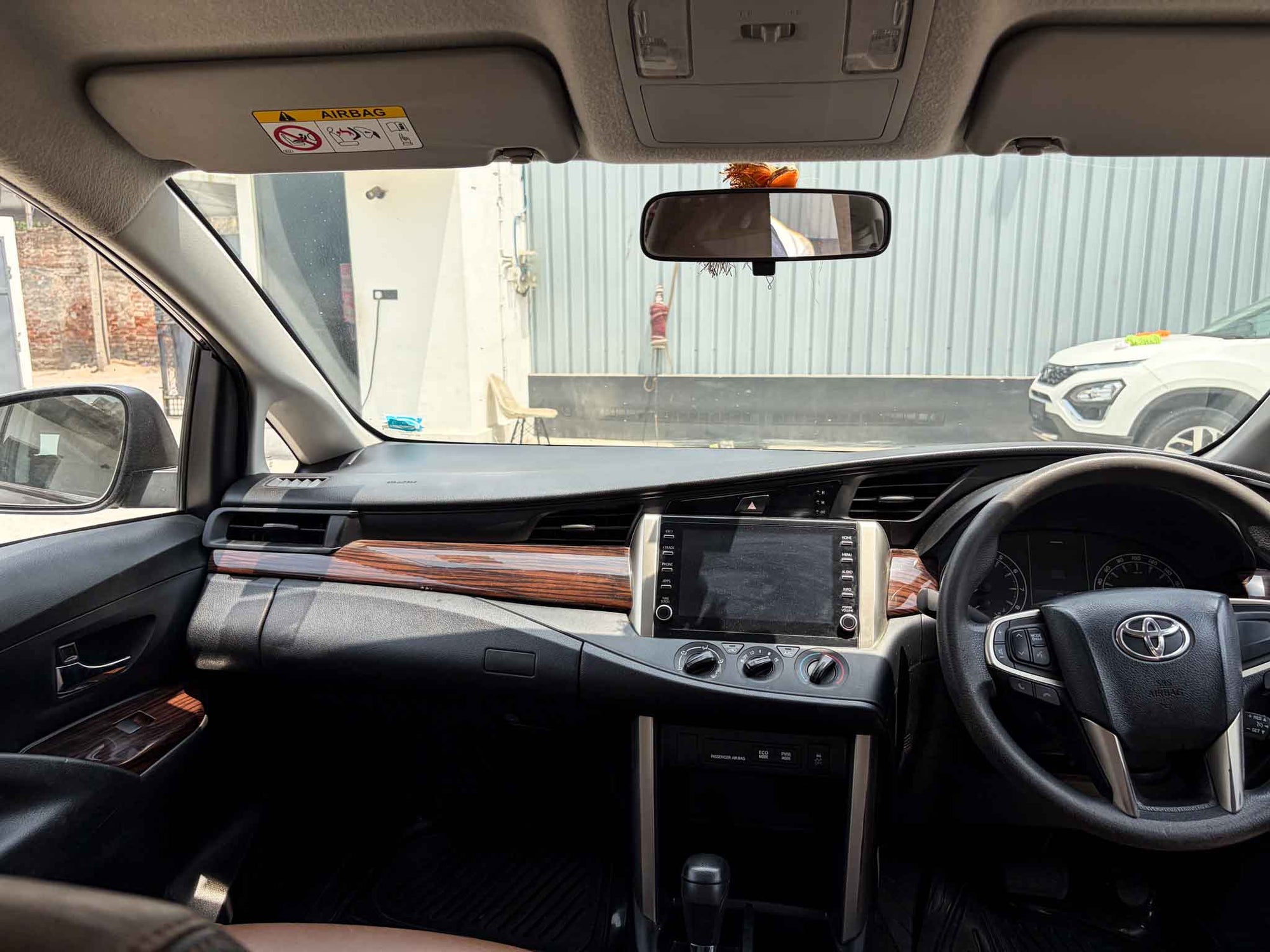 Toyota Innova Crysta 2.7 G AT