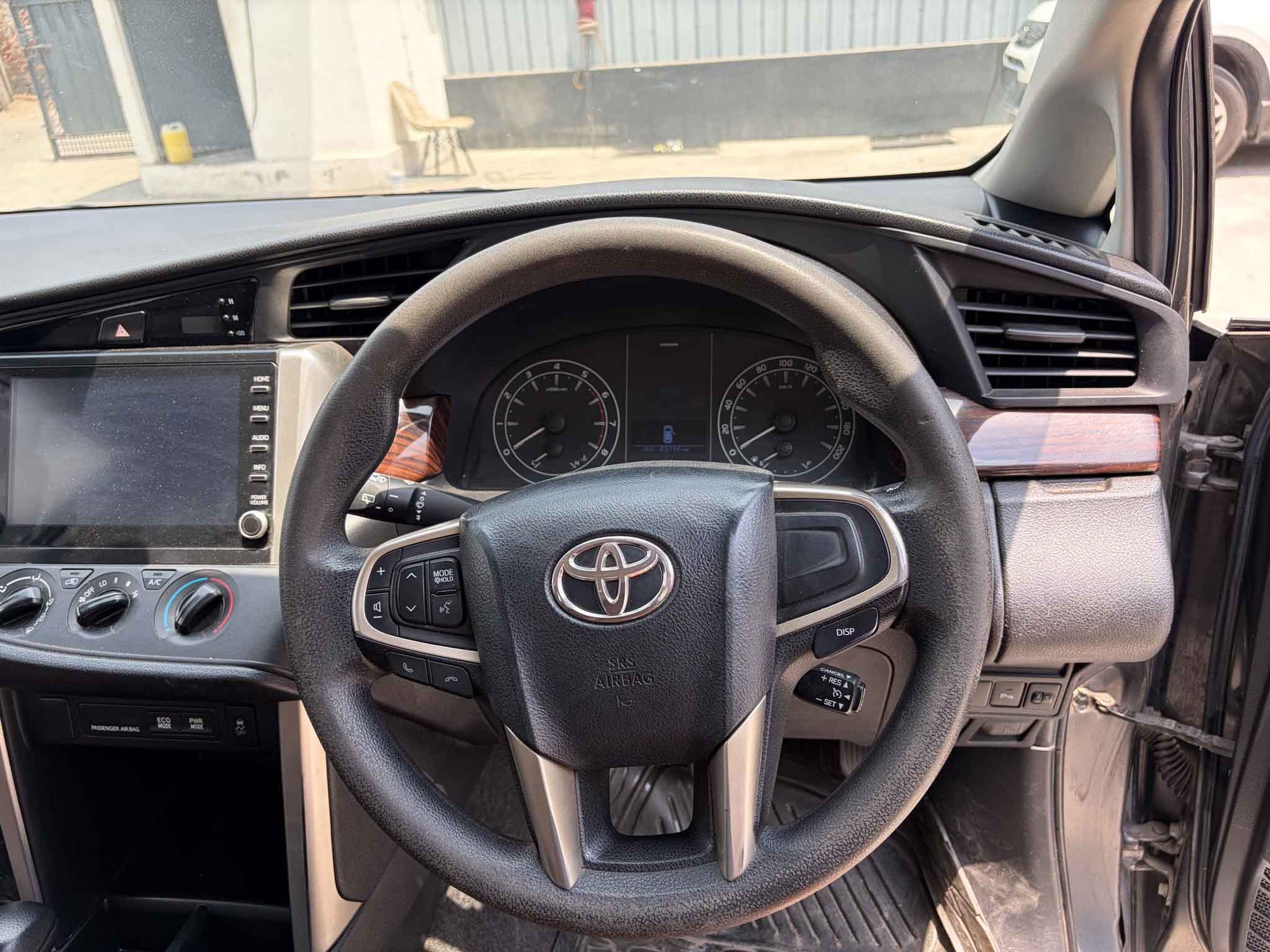 Toyota Innova Crysta 2.7 G AT