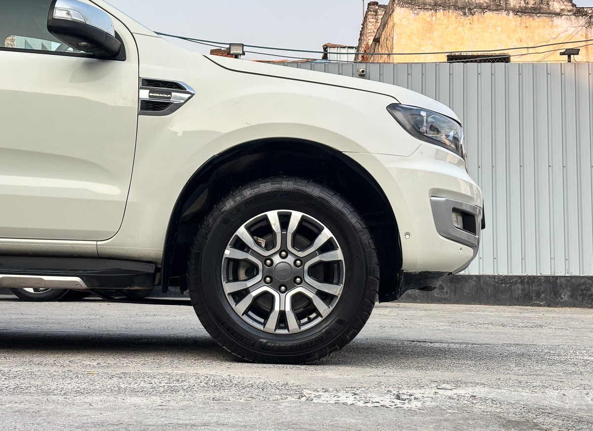2023 Ford Endeavour Titanium Plus 2.0 4WD AT