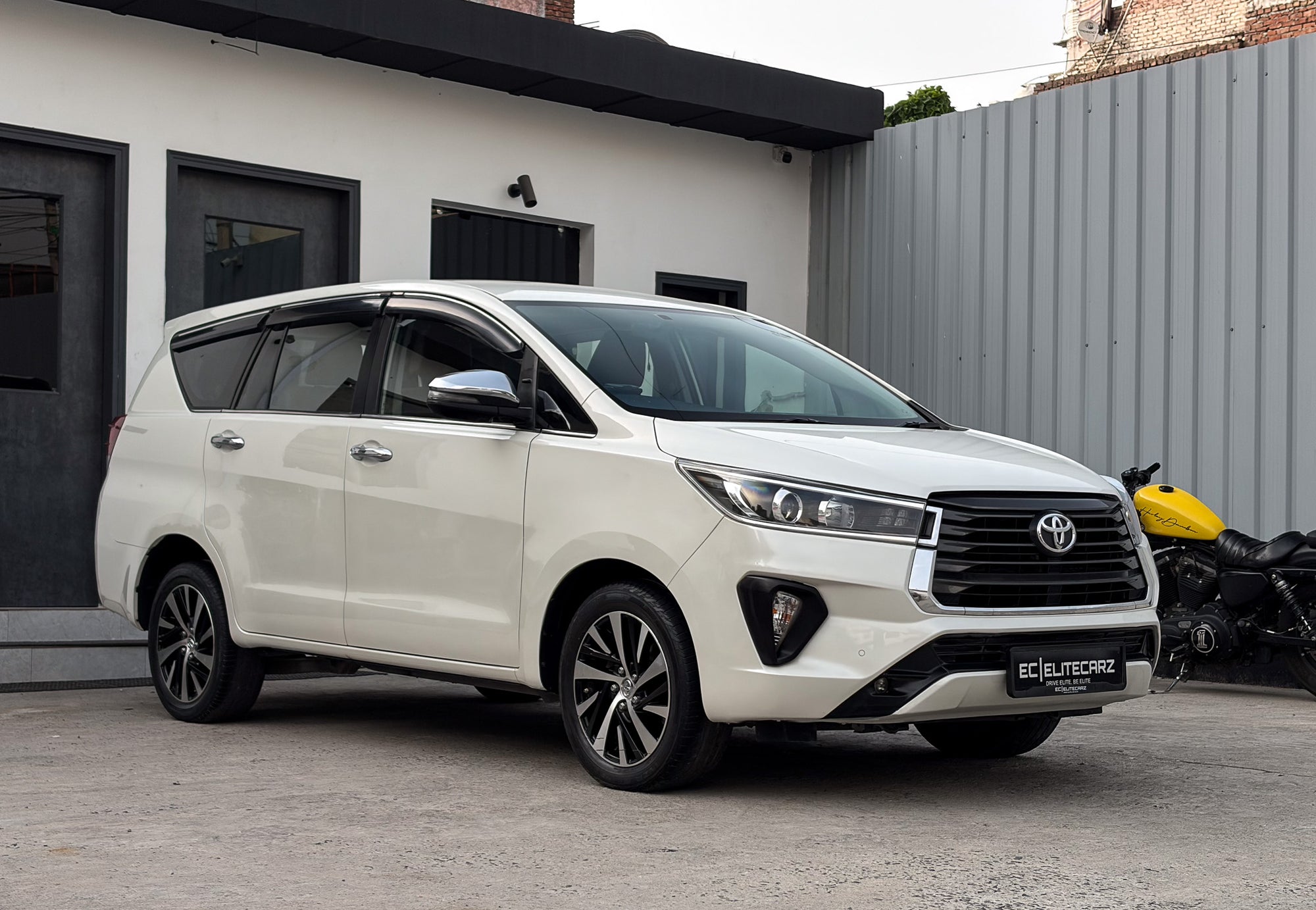 2022 Toyota Innova Crysta ZX 2.7 AT
