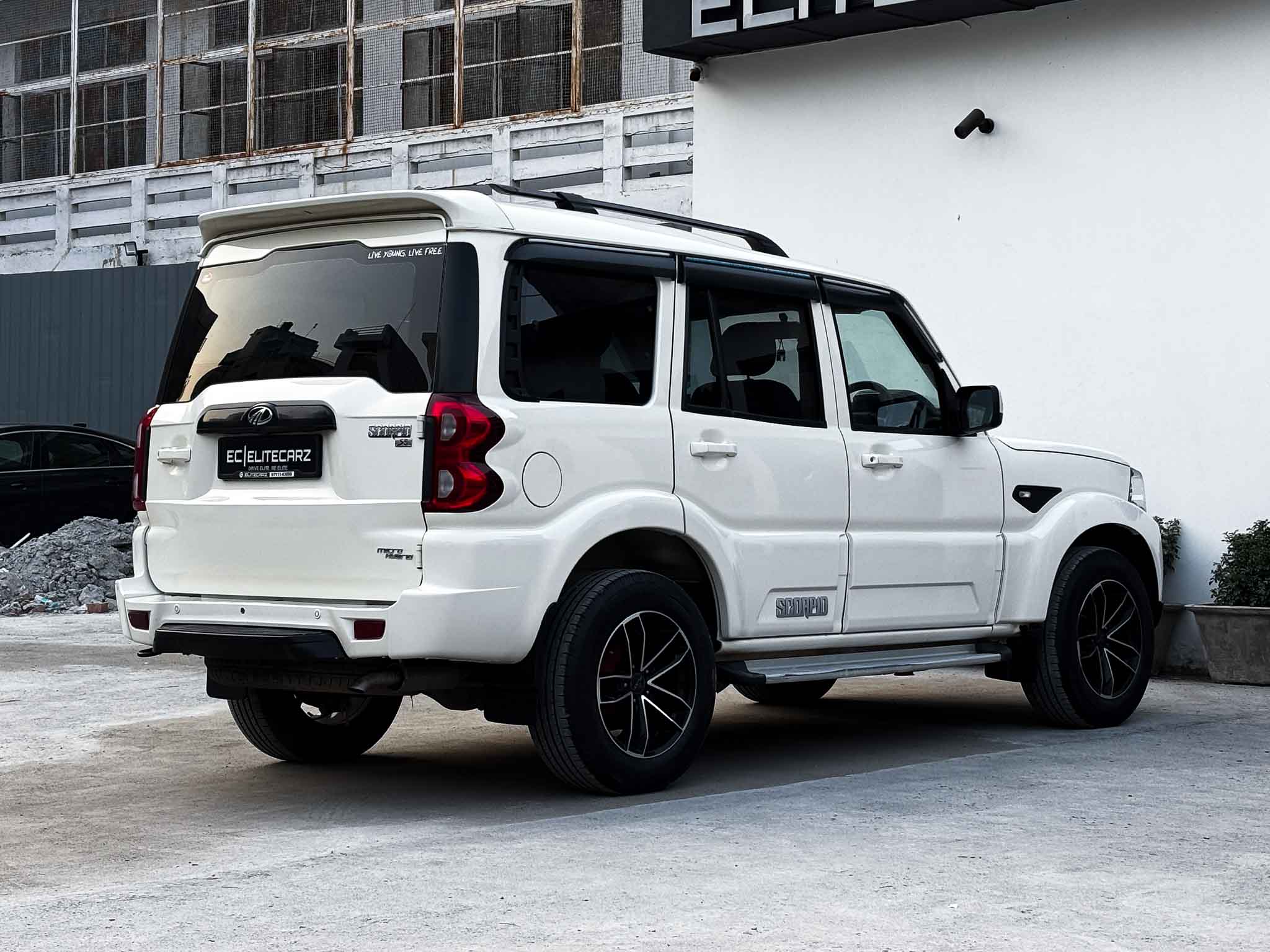 2020 Mahindra scorpio S5