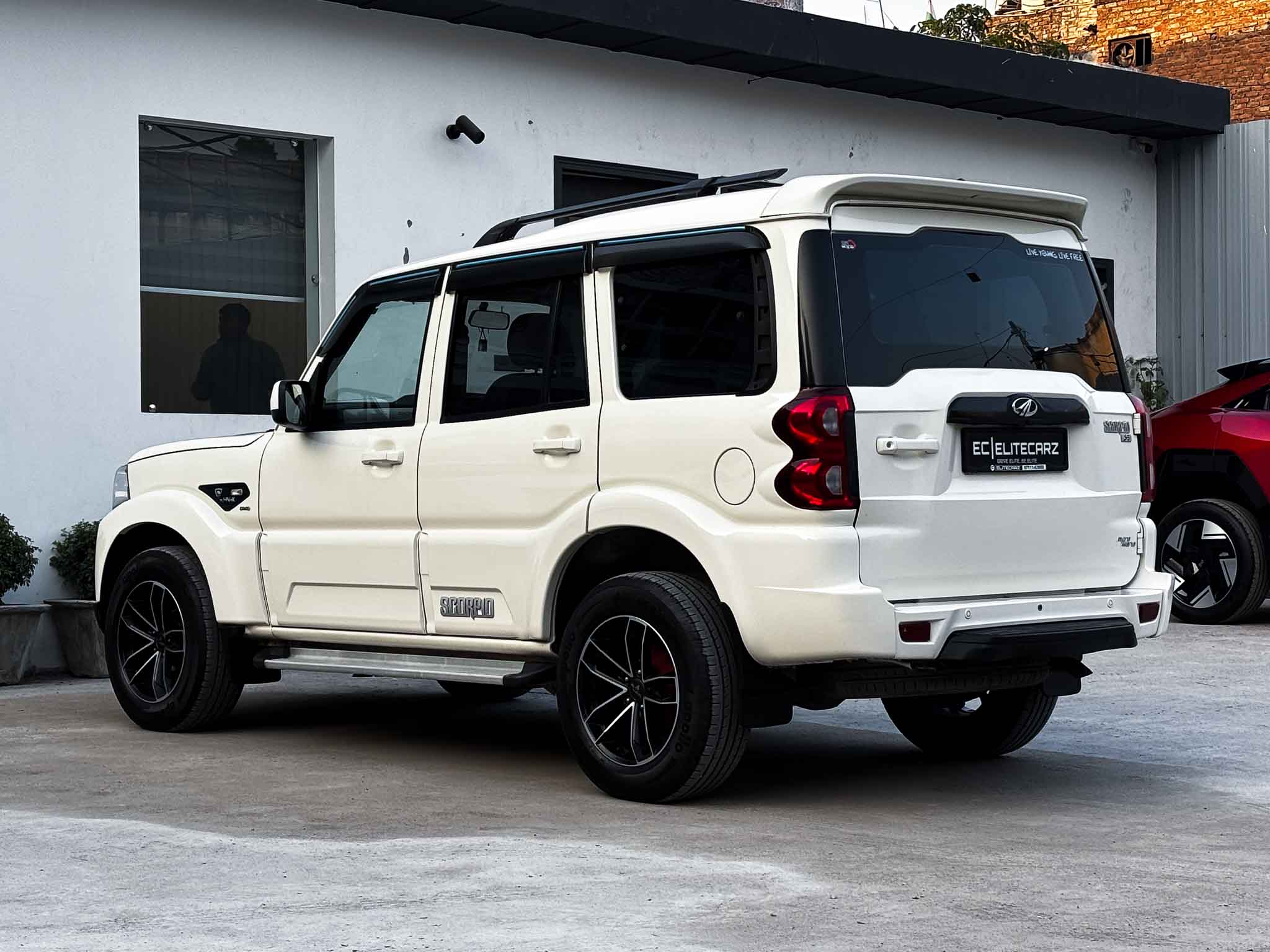 2020 Mahindra scorpio S5