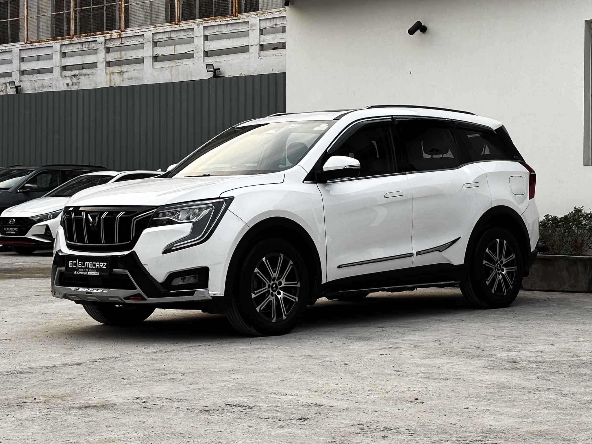 2024 Mahindra XUV700 AX7L AT