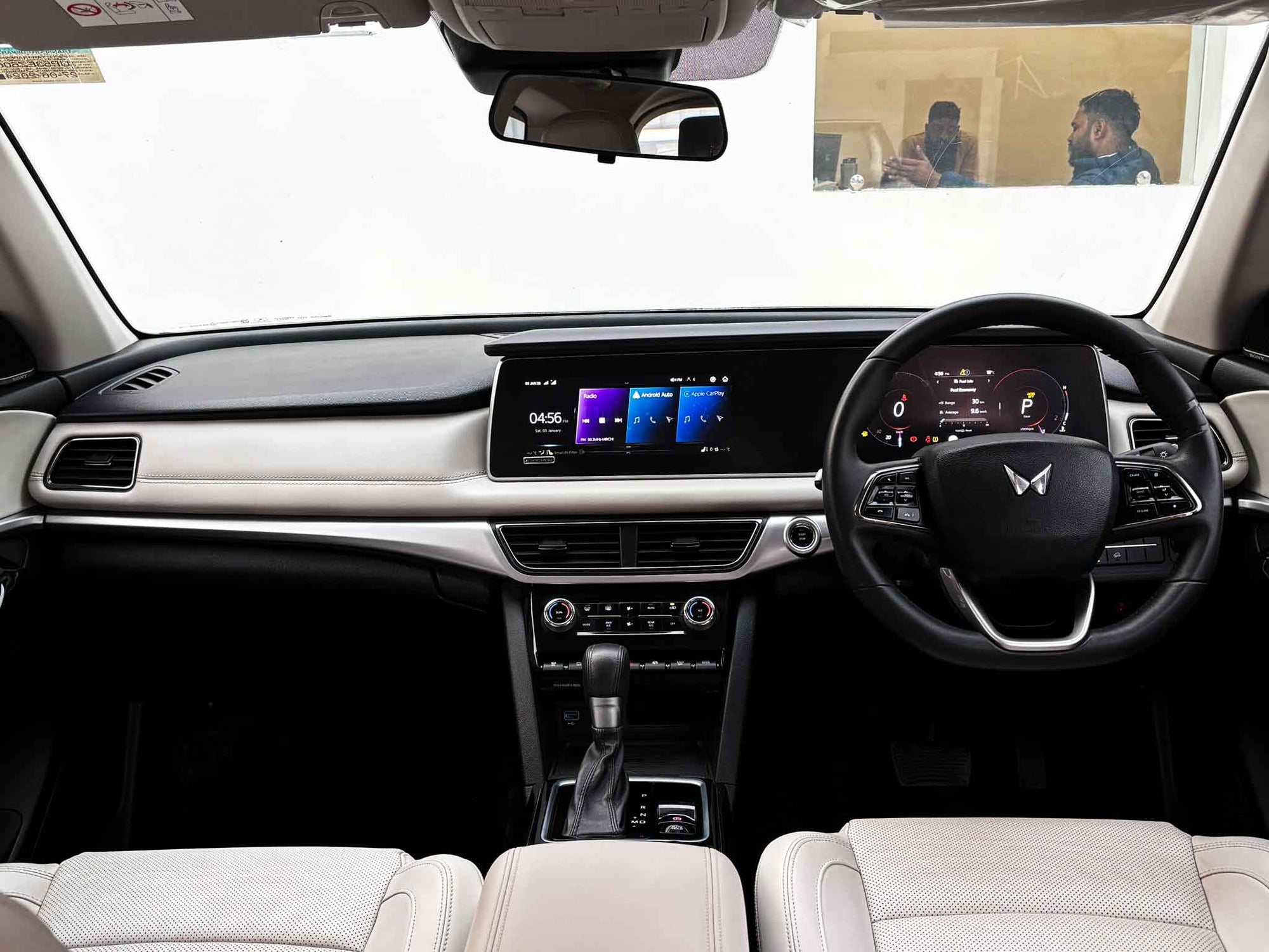 2024 Mahindra XUV700 AX7L AT