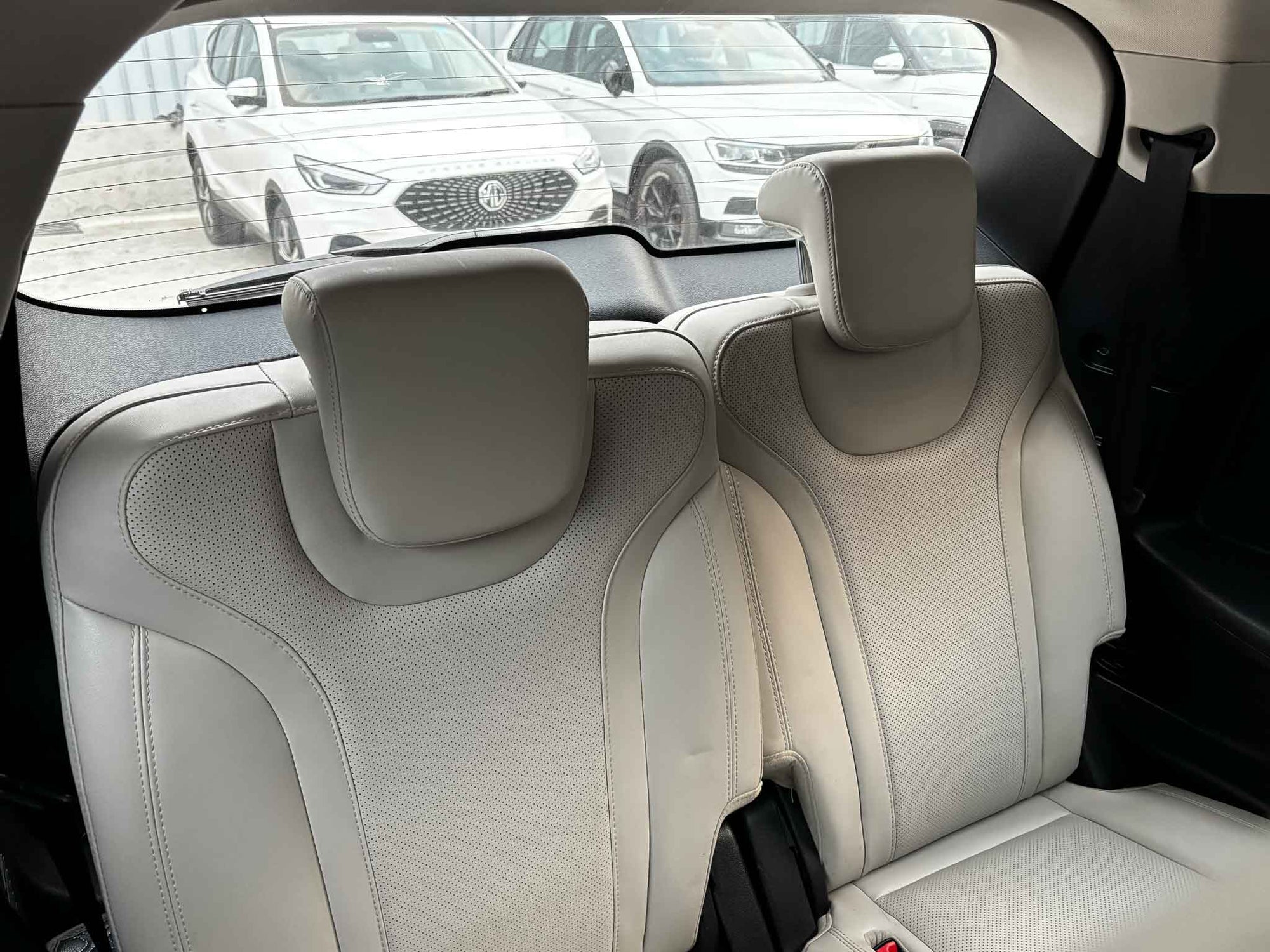 2024 Mahindra XUV700 AX7L AT