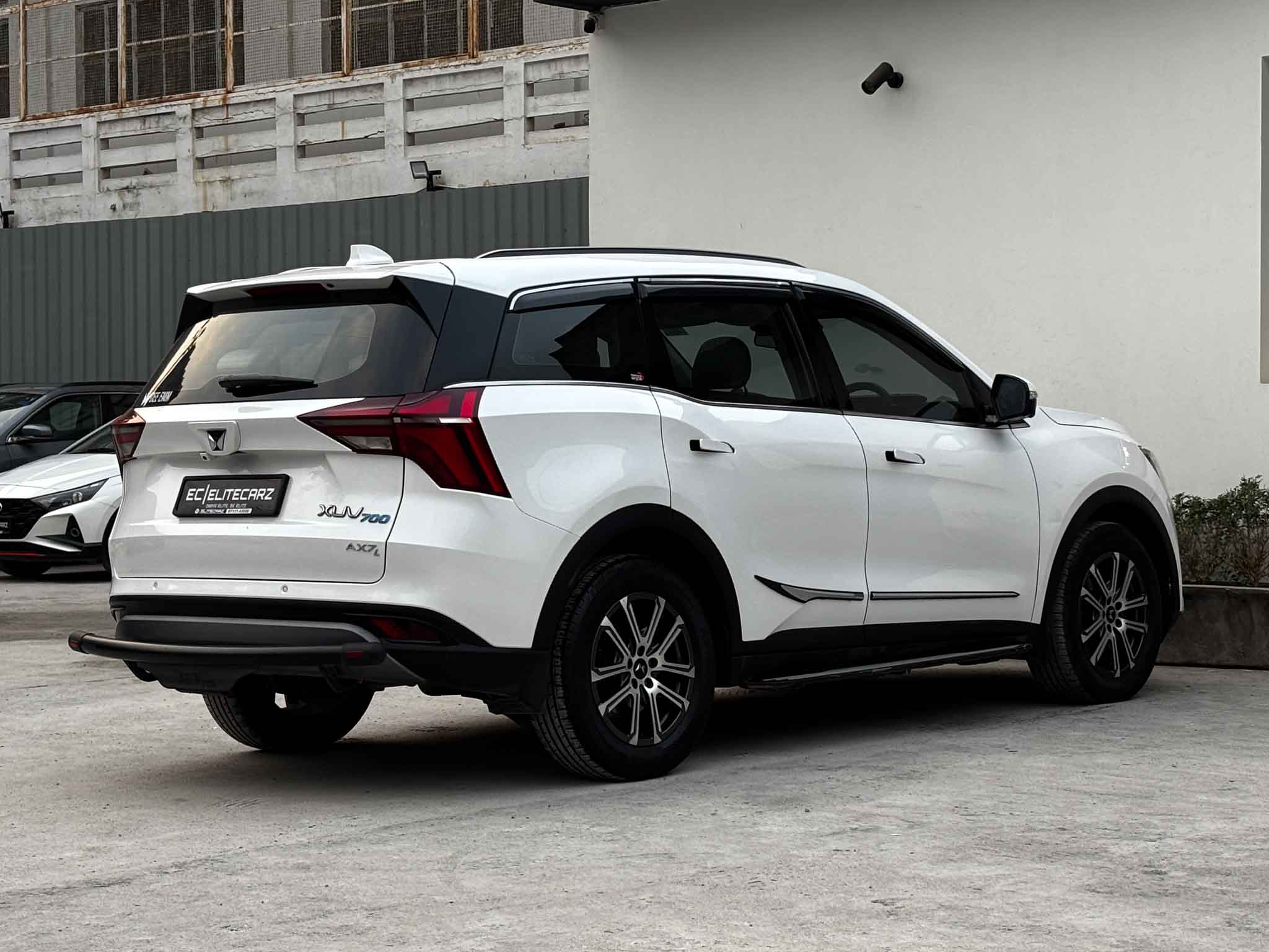 2024 Mahindra XUV700 AX7L AT