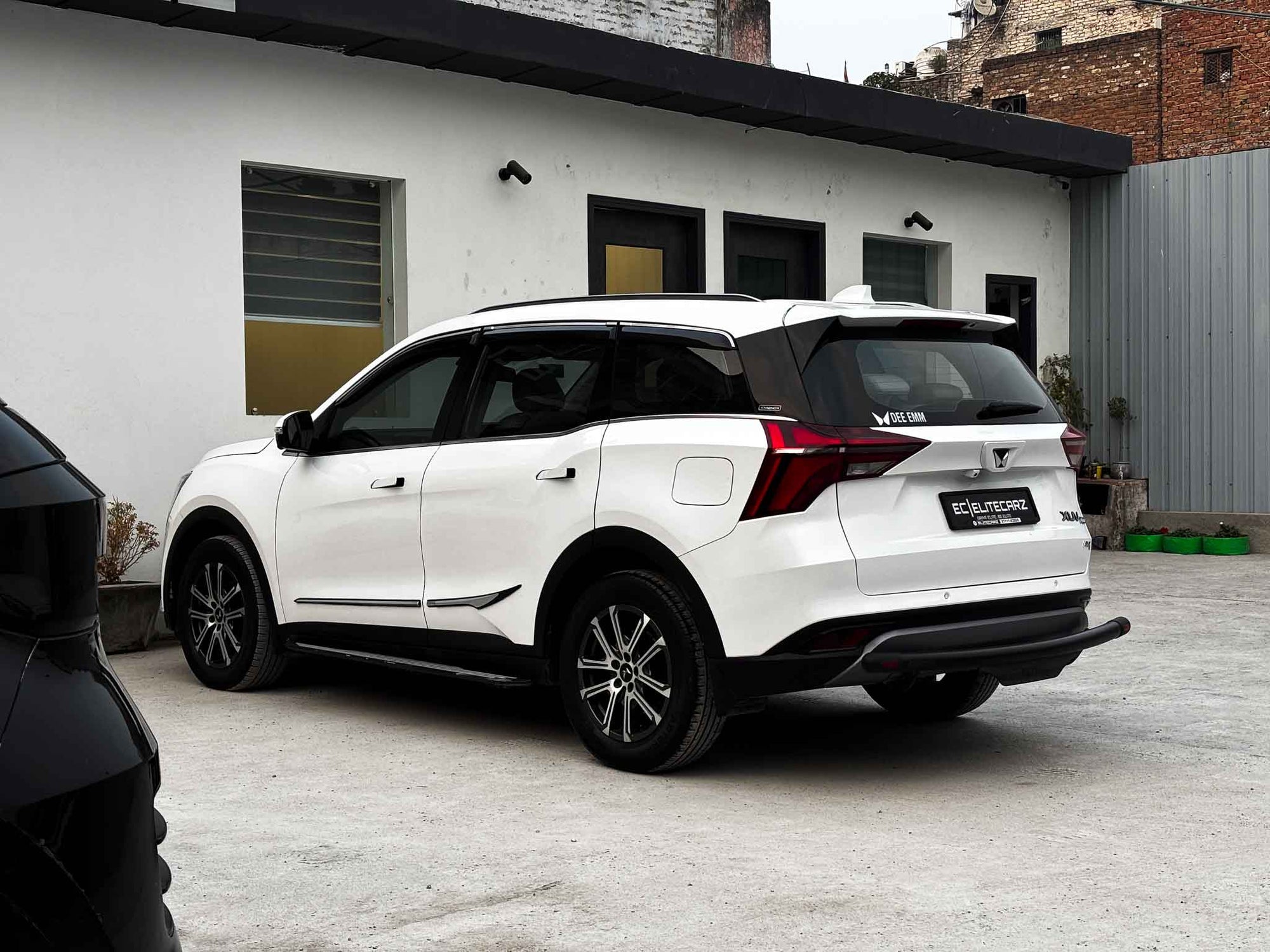 2024 Mahindra XUV700 AX7L AT
