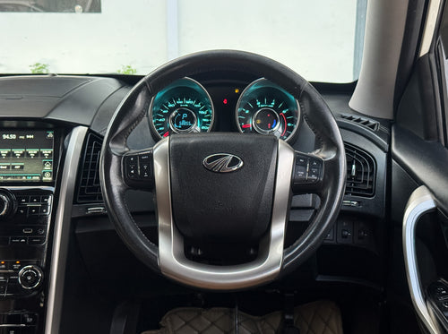 2020 Mahindra XUV500 W11 AT