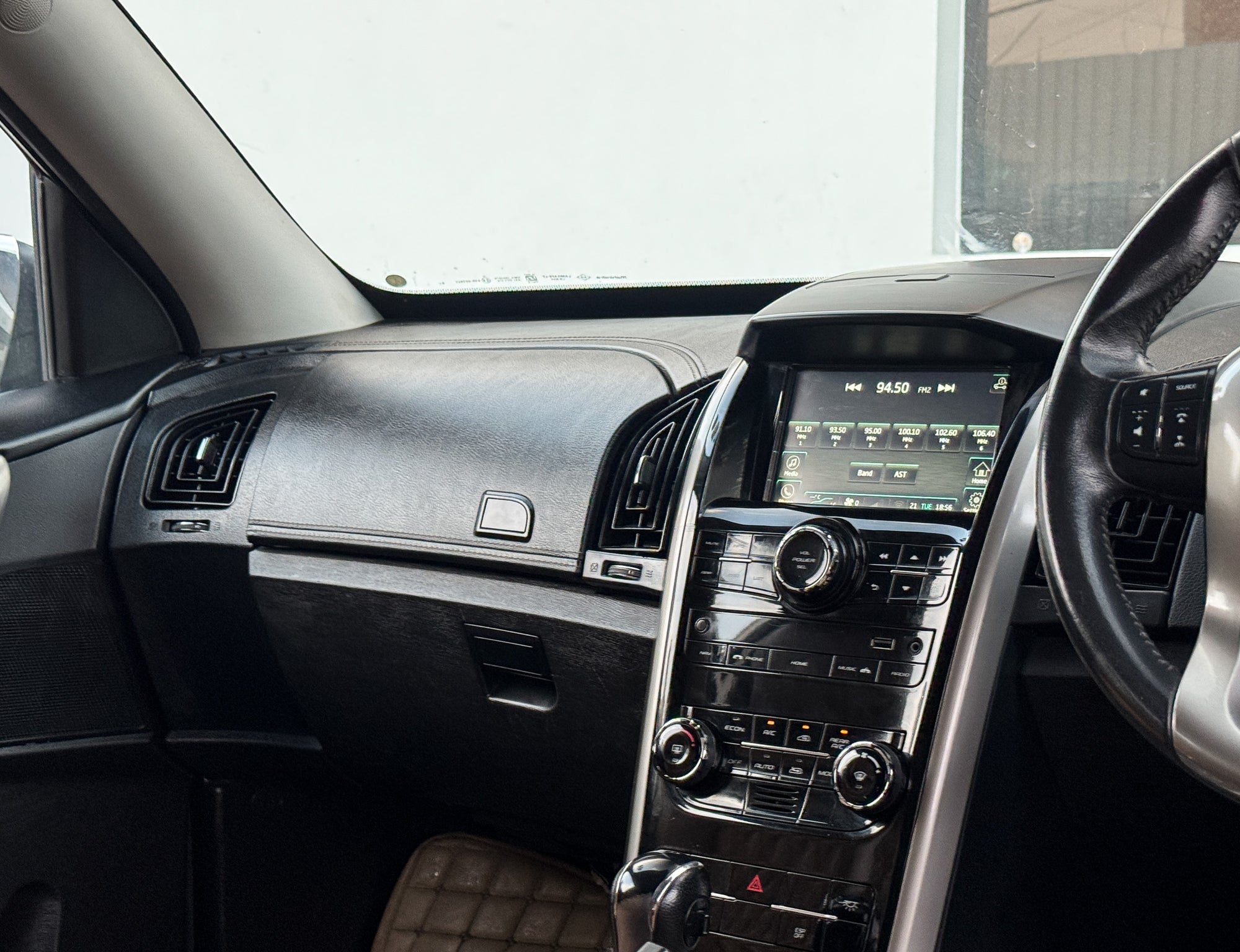 2020 Mahindra XUV500 W11 AT