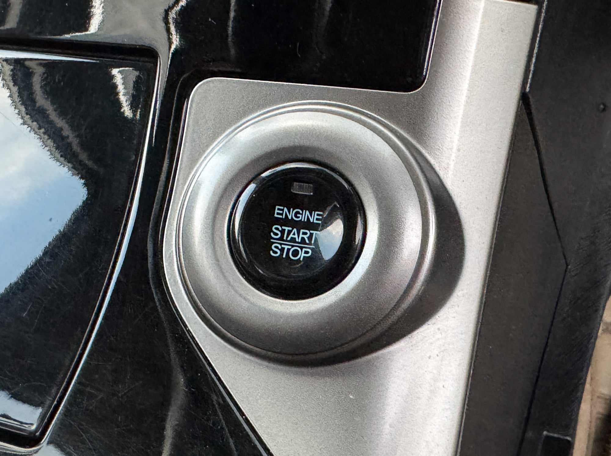 2020 Mahindra XUV500 W11 AT