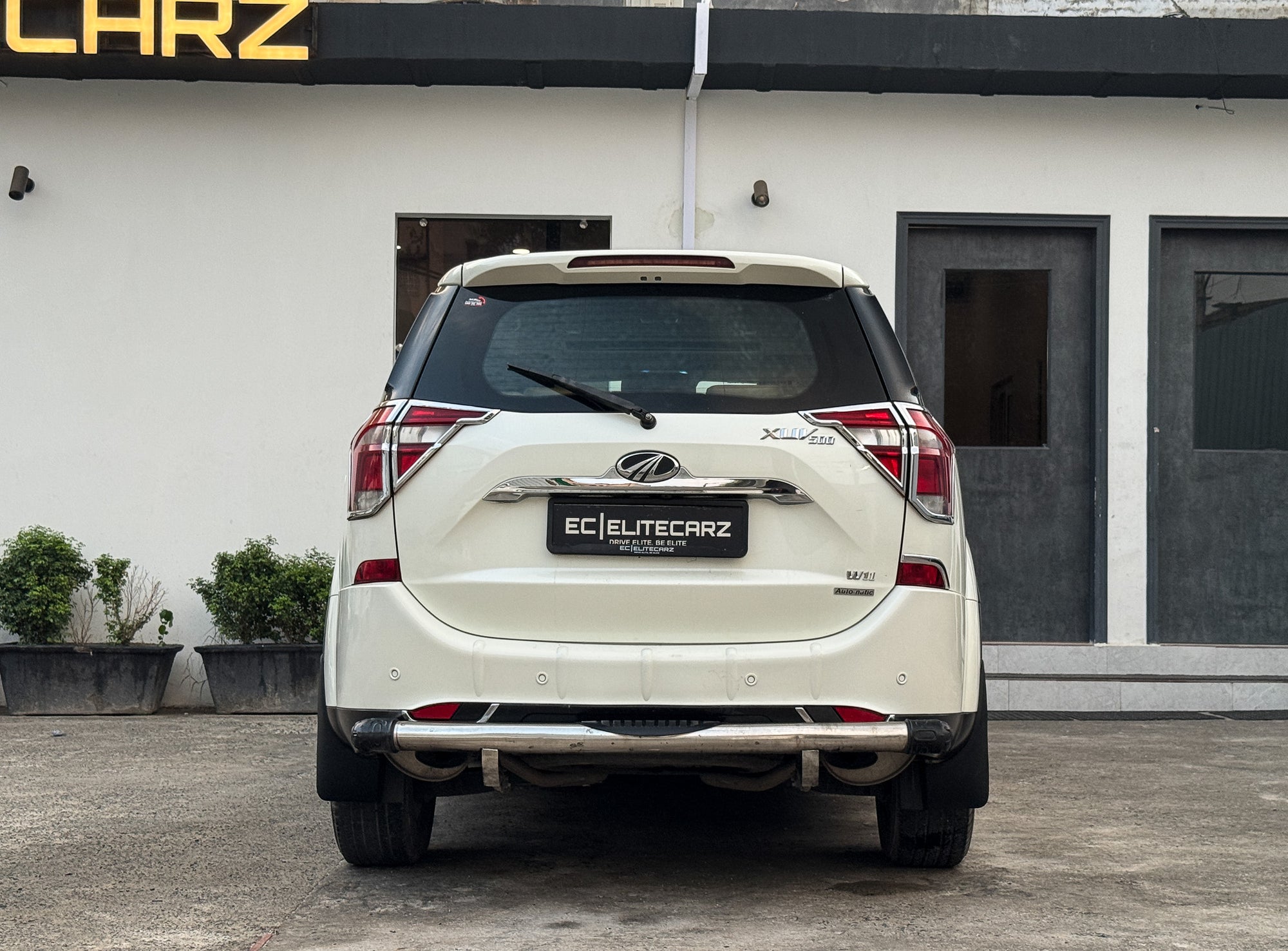 2020 Mahindra XUV500 W11 AT