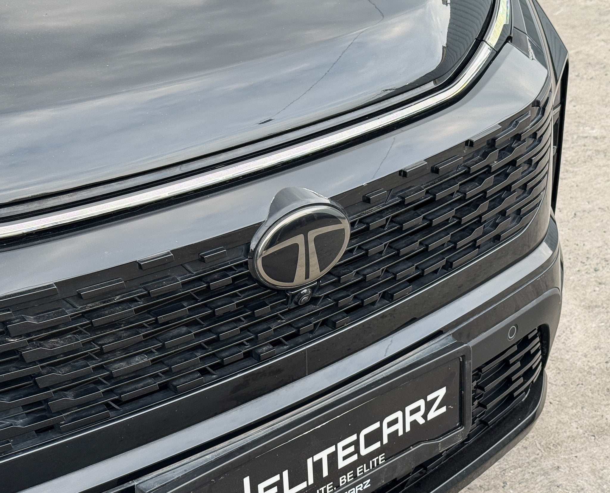 2024 Tata Safari Accomplished AT 7STR Dark Edition