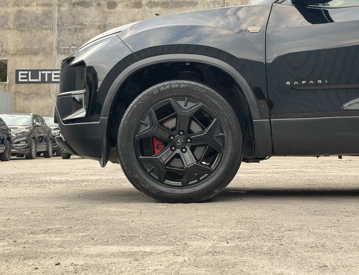 2024 Tata Safari Accomplished AT 7STR Dark Edition