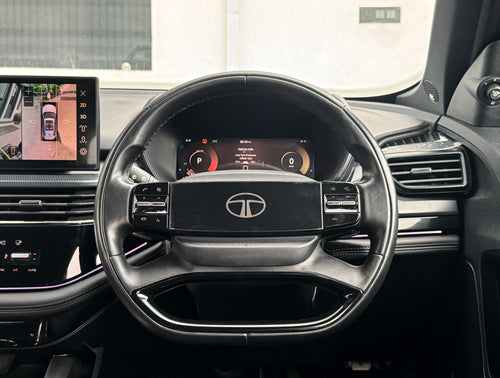 2024 Tata Safari Accomplished AT 7STR Dark Edition