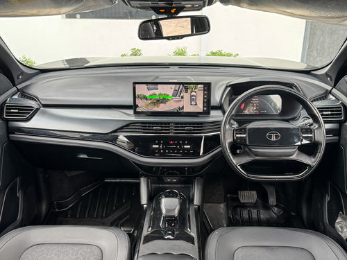 2024 Tata Safari Accomplished AT 7STR Dark Edition