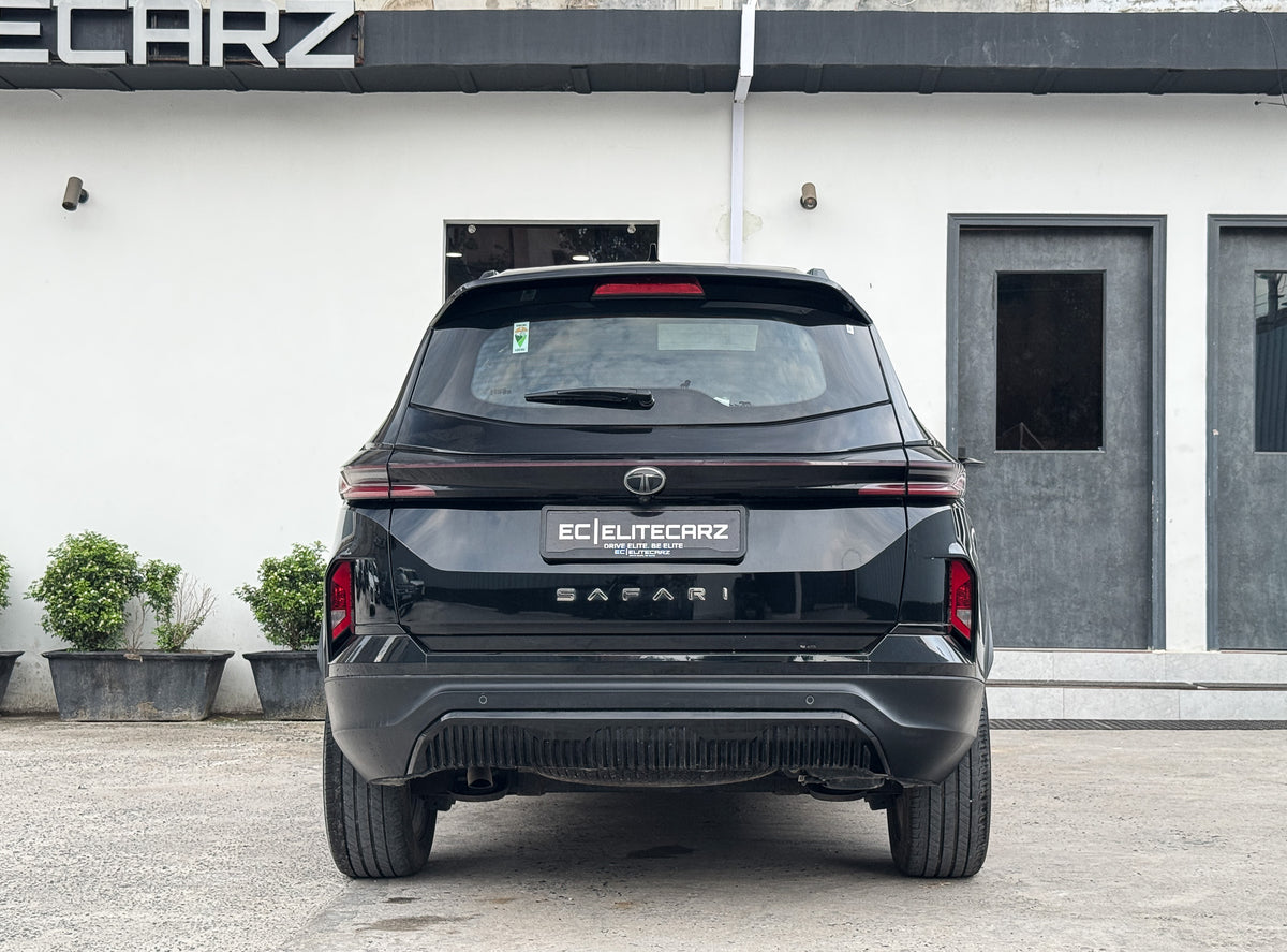 2024 Tata Safari Accomplished AT 7STR Dark Edition