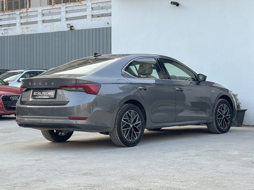 2022 Skoda Octavia L&K