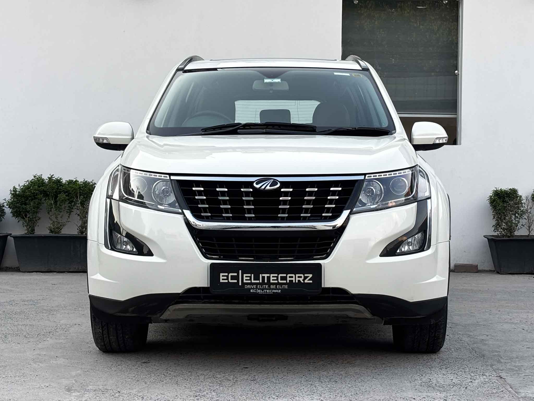 2019 Mahindra XUV 500 W11 AT