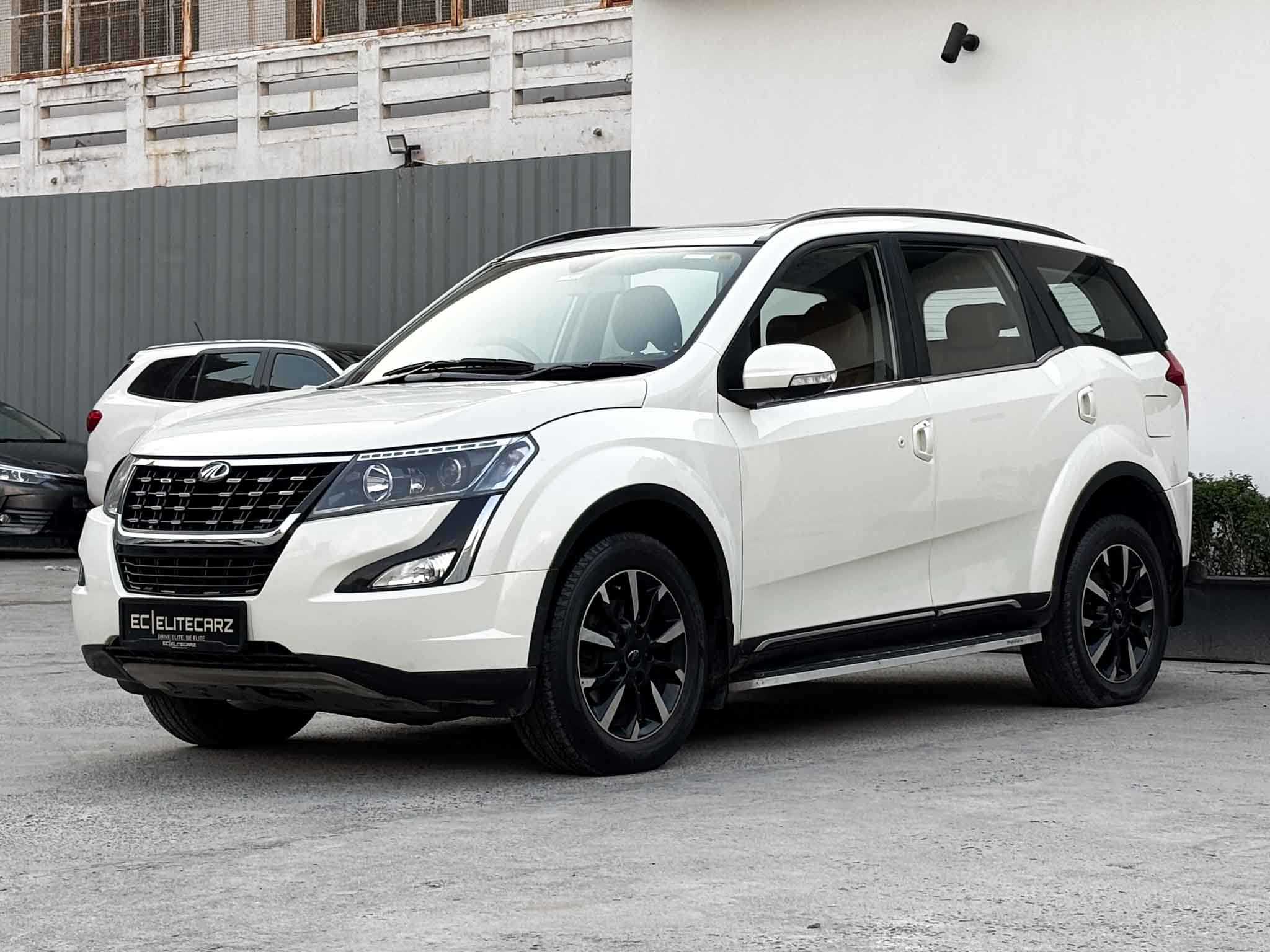 2019 Mahindra XUV 500 W11 AT