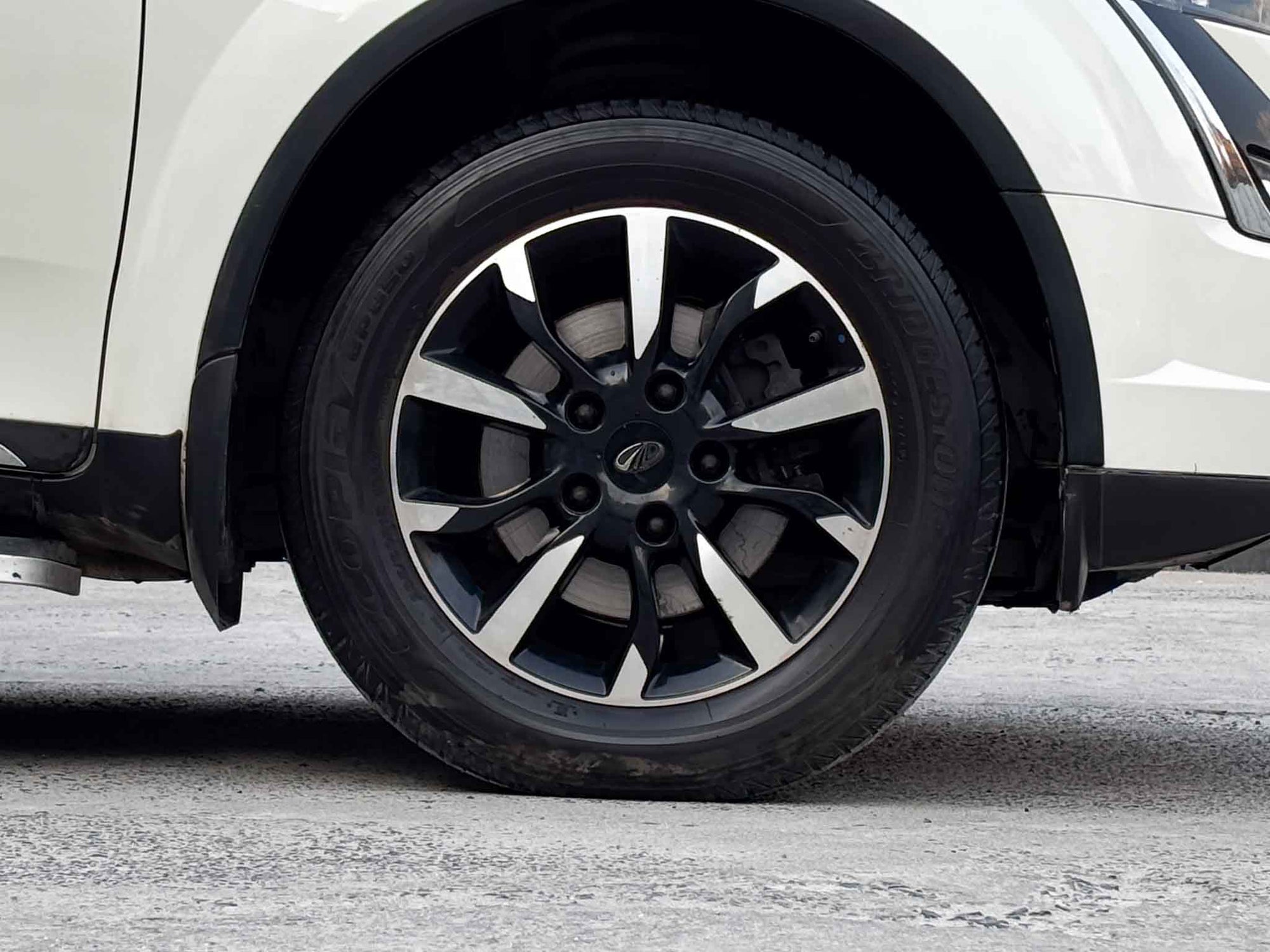 2019 Mahindra XUV 500 W11 AT