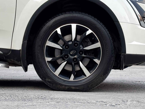 2019 Mahindra XUV 500 W11 AT