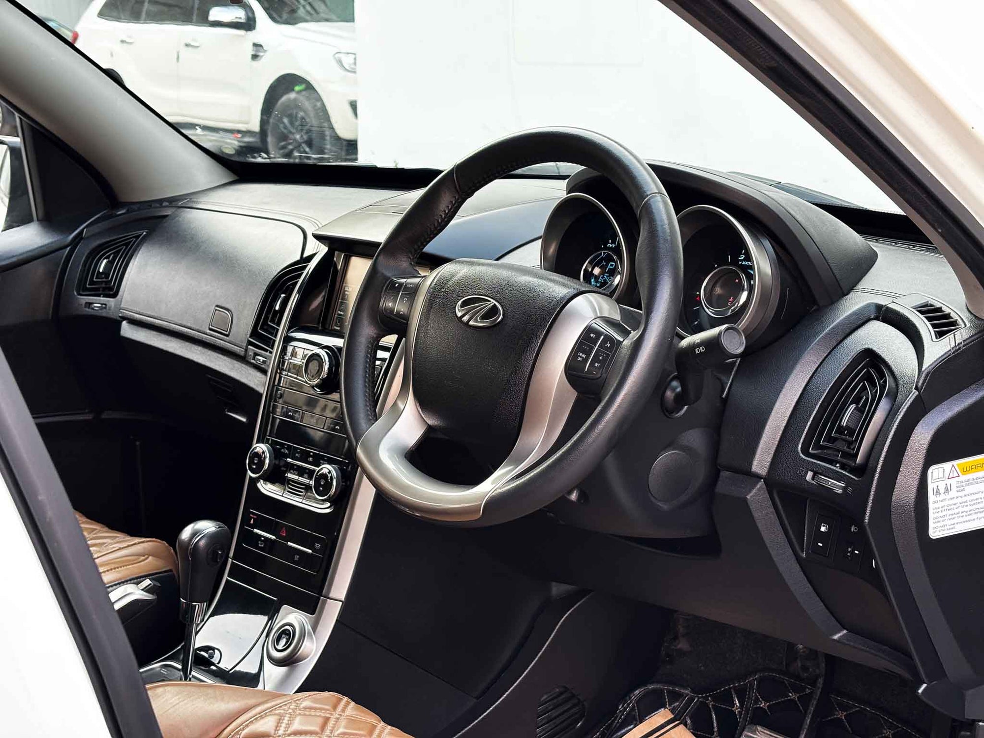 2019 Mahindra XUV 500 W11 AT
