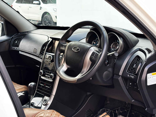 2019 Mahindra XUV 500 W11 AT