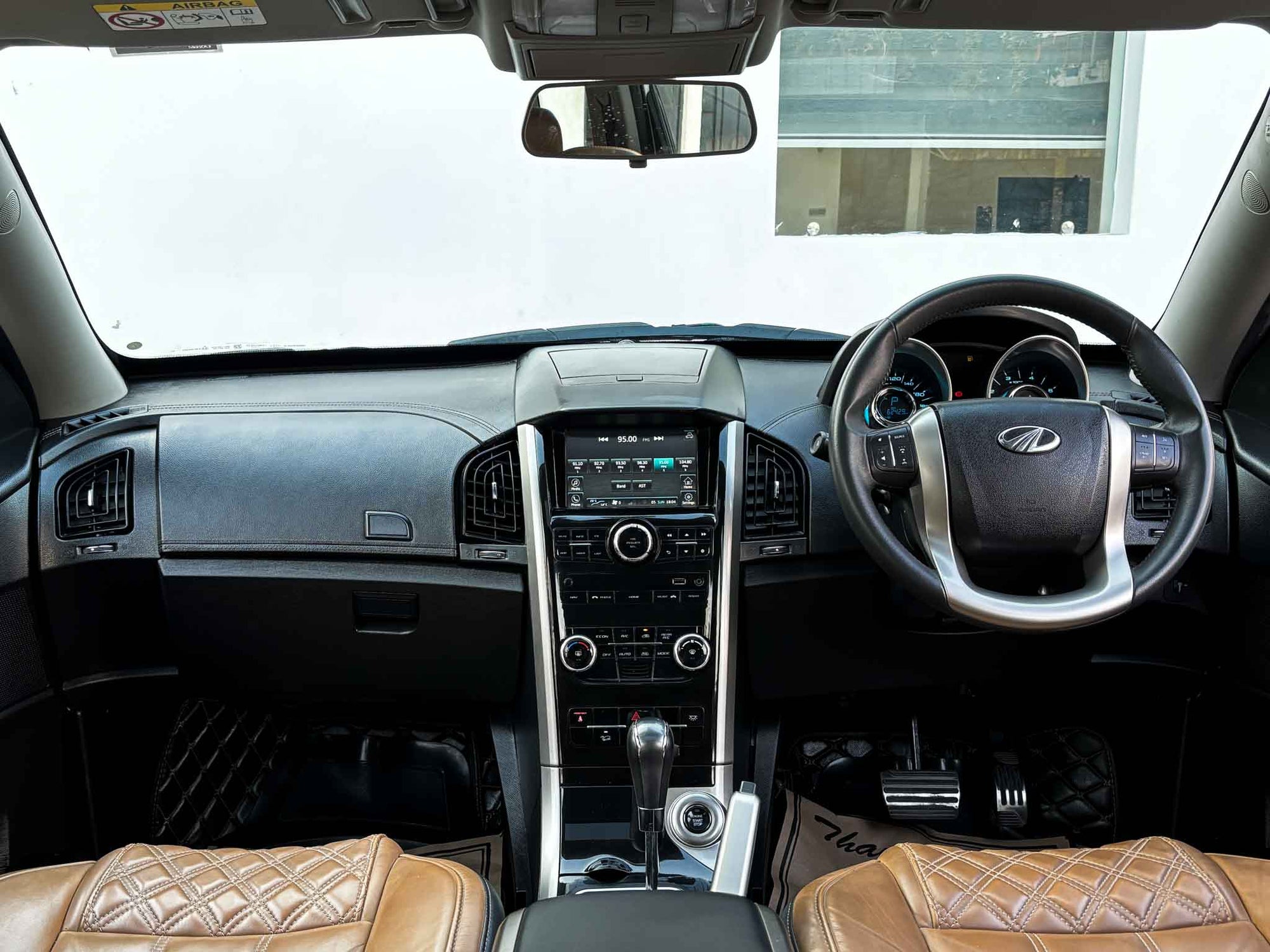 2019 Mahindra XUV 500 W11 AT