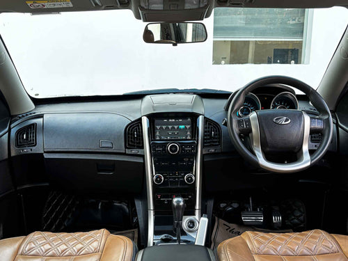2019 Mahindra XUV 500 W11 AT