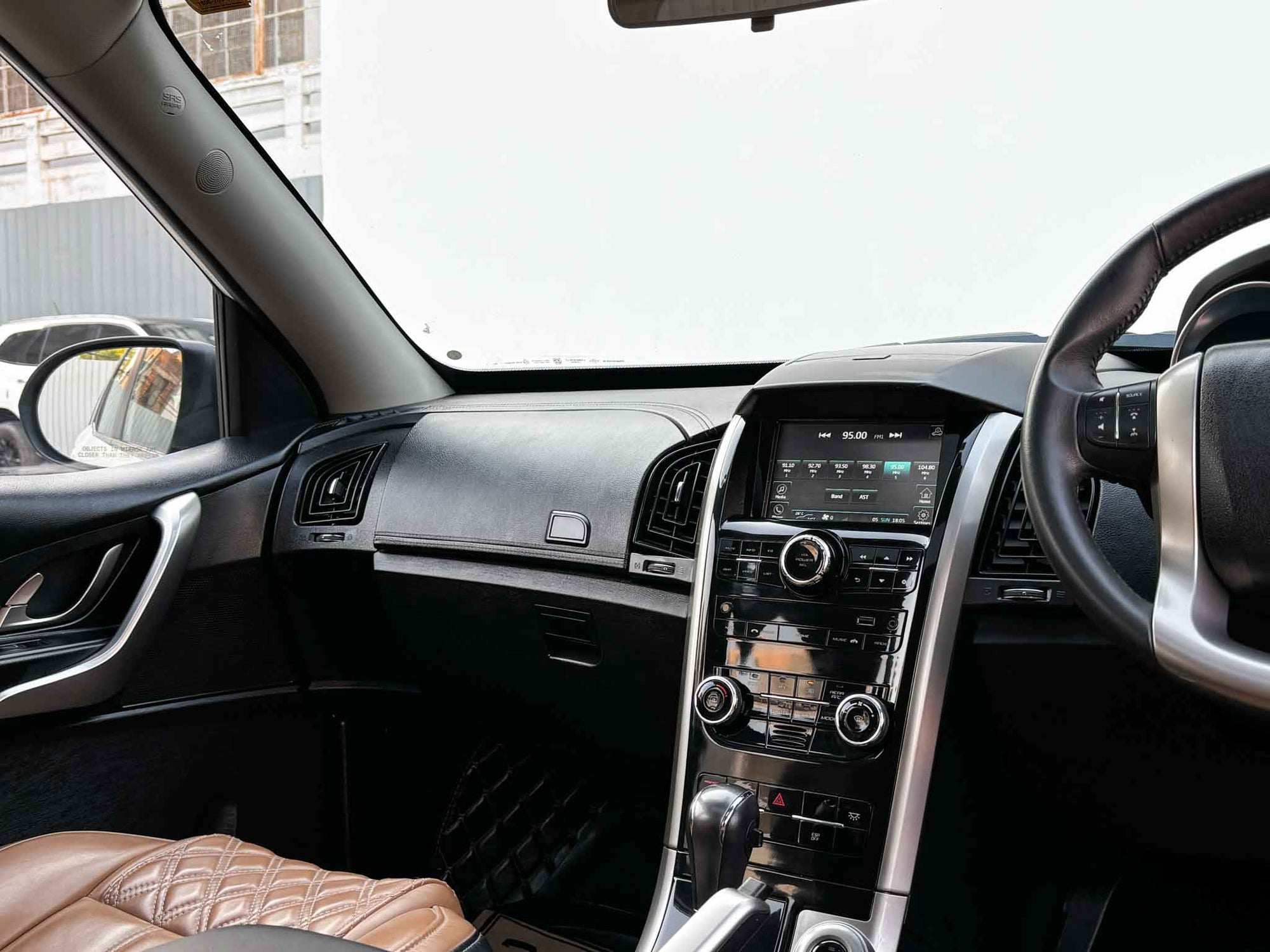 2019 Mahindra XUV 500 W11 AT