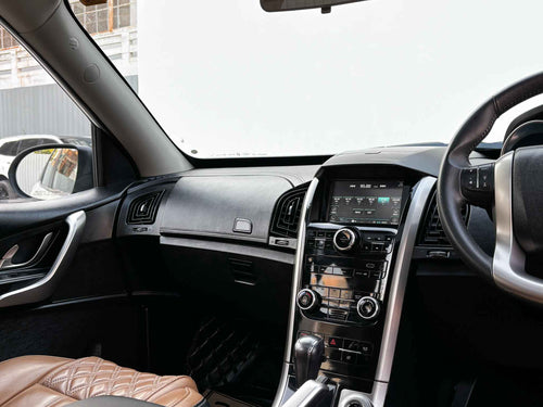 2019 Mahindra XUV 500 W11 AT