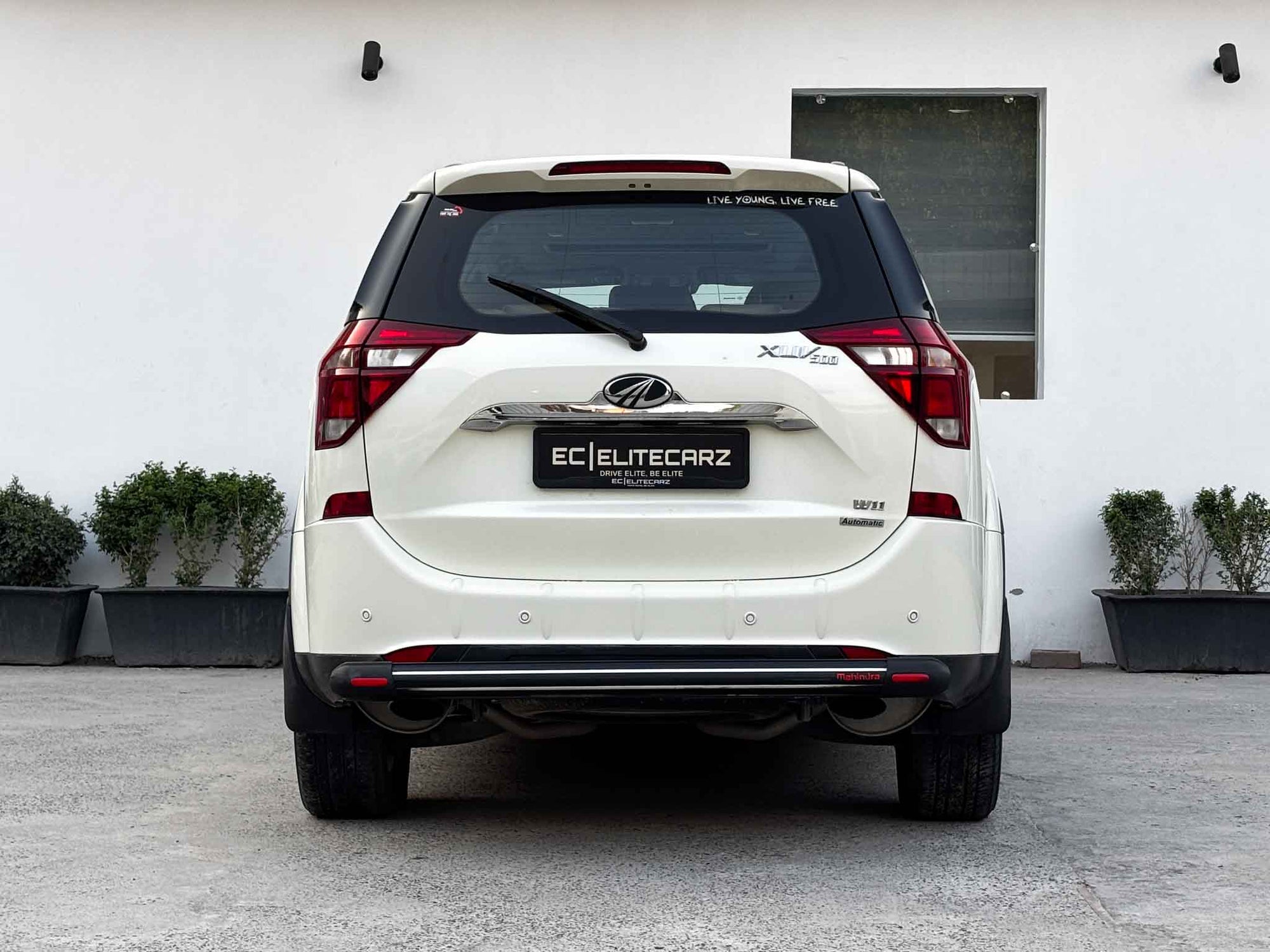 2019 Mahindra XUV 500 W11 AT