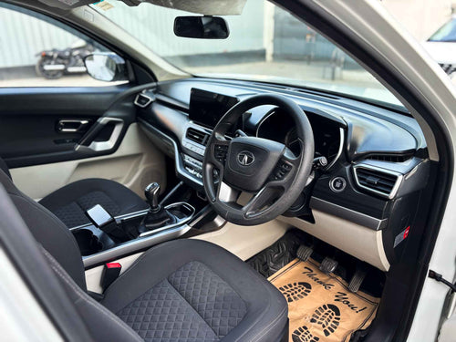 2023 Tata Safari XT Plus