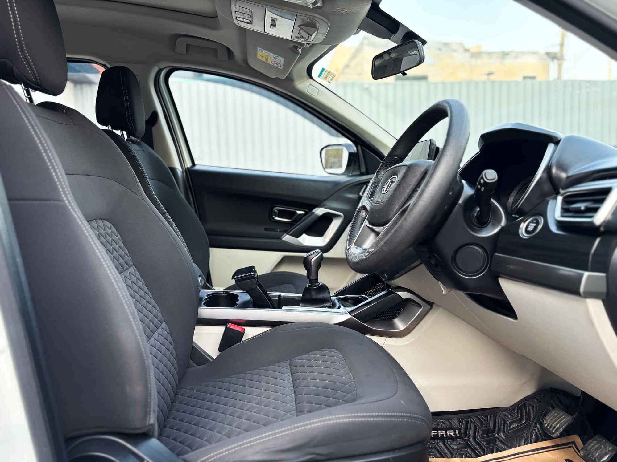 2023 Tata Safari XT Plus