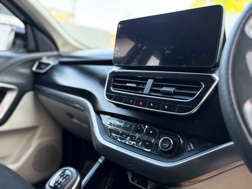 2023 Tata Safari XT Plus